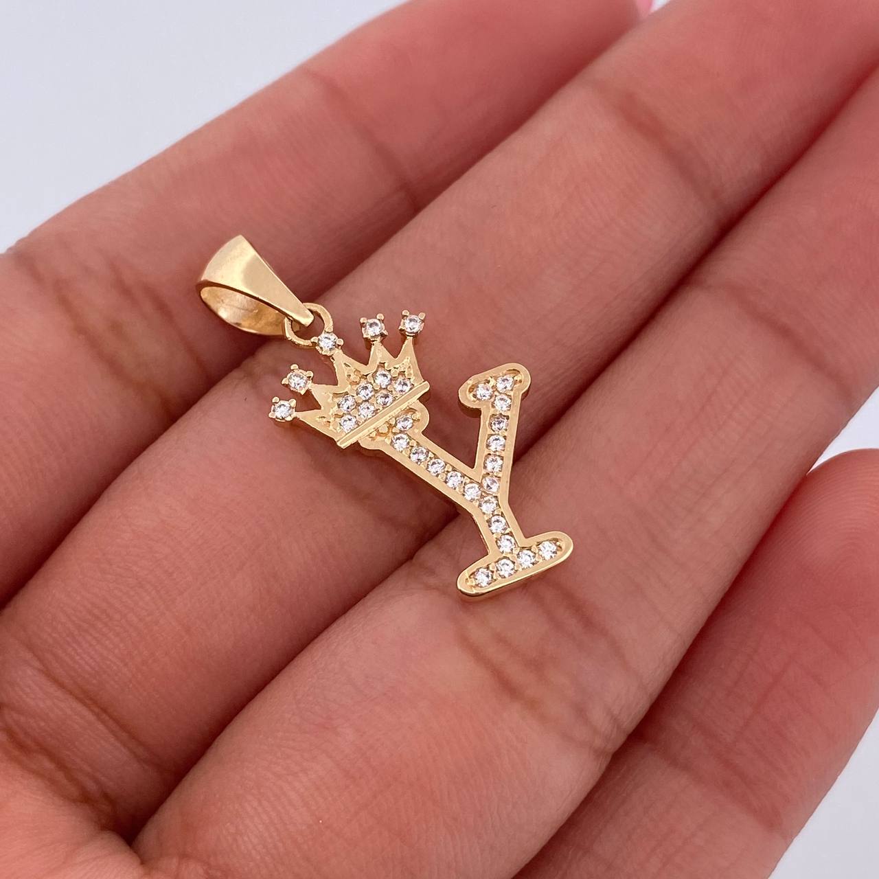 Dije Letra Y Corona 1.6gr / 2.6cm / Circones Blancos Oro Amarillo 18K &