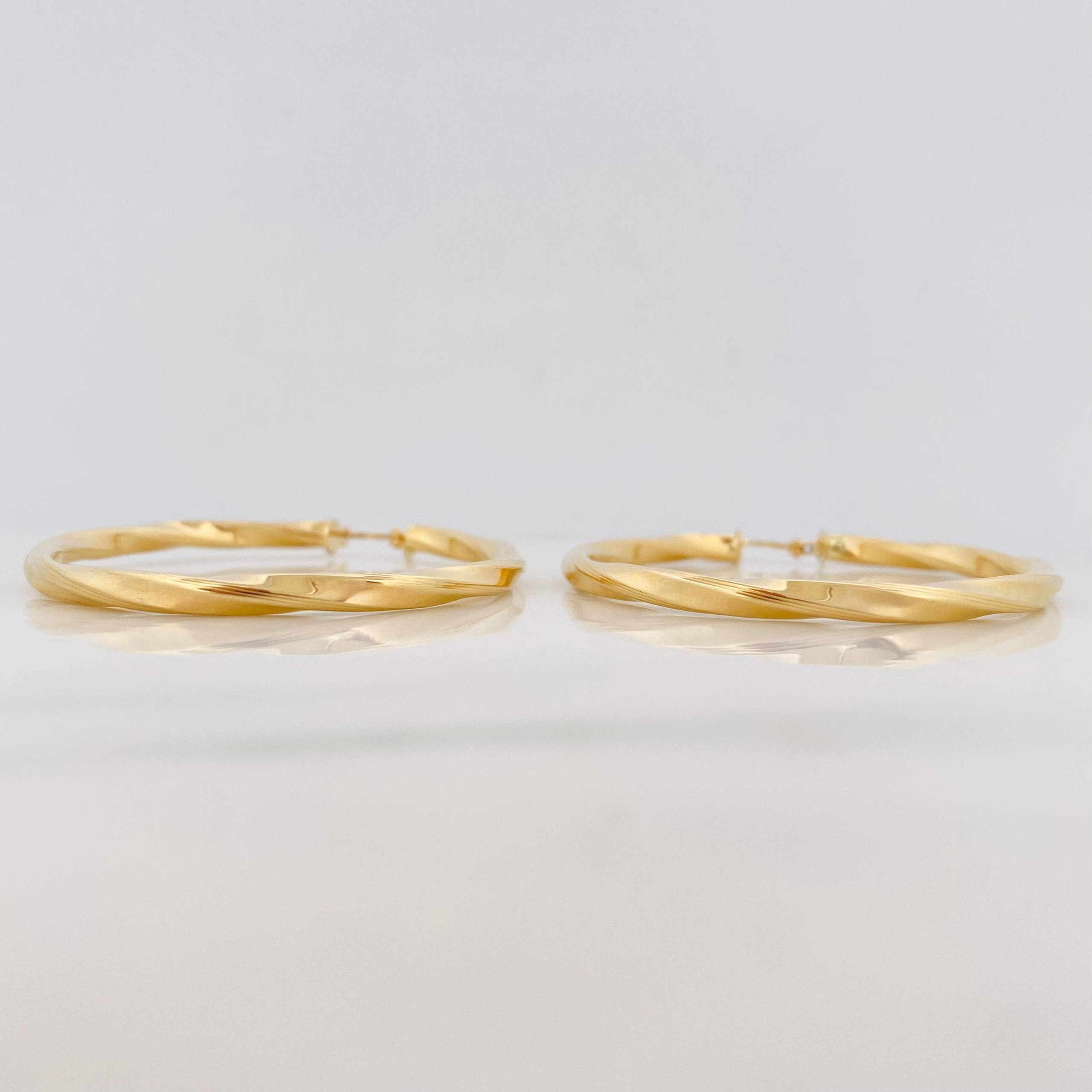 Hoop Earrings Mai 5.6 g / 2 in Yellow Gold 18K