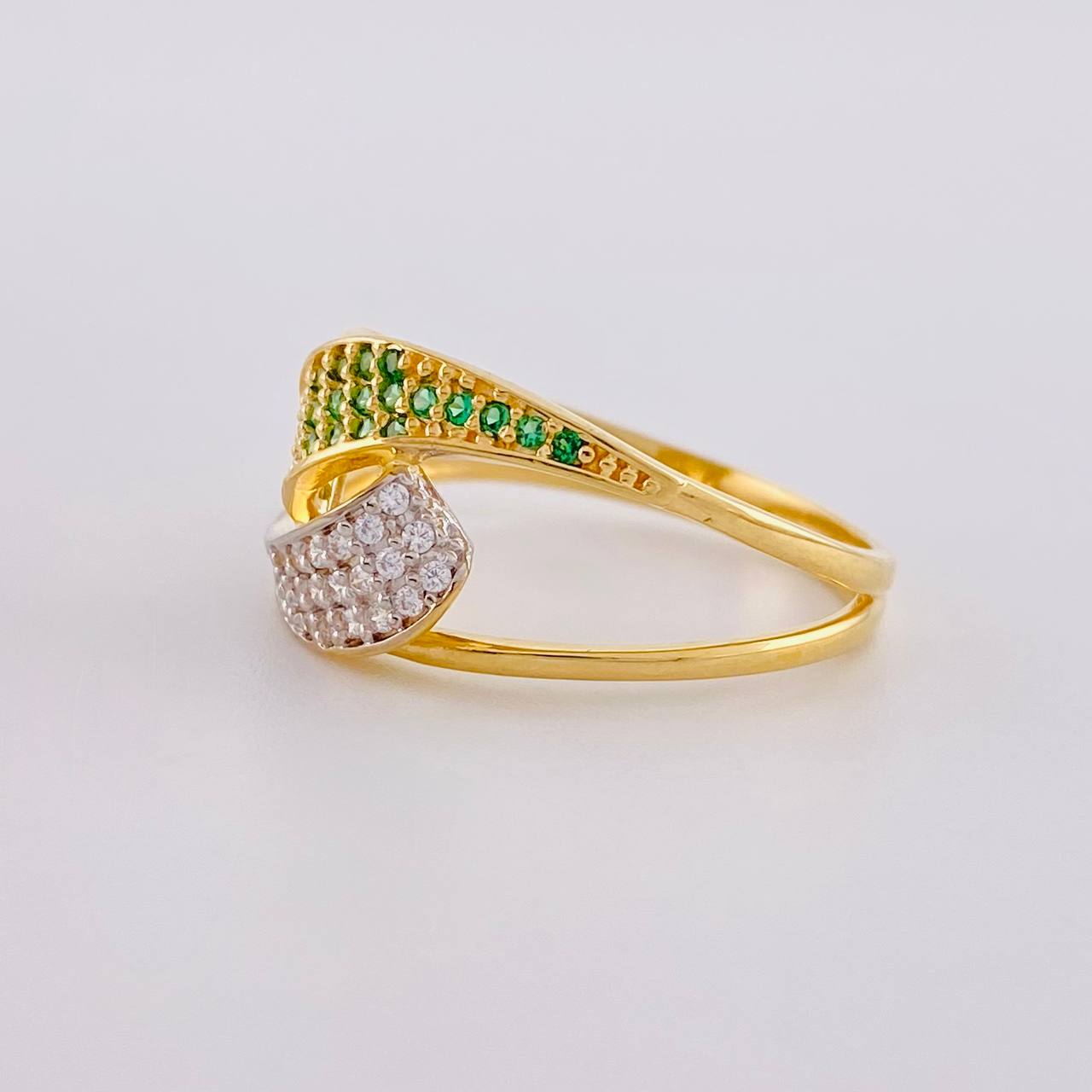 Curved Embrace Ring 2.95g / Size 8 Yellow Gold 18K