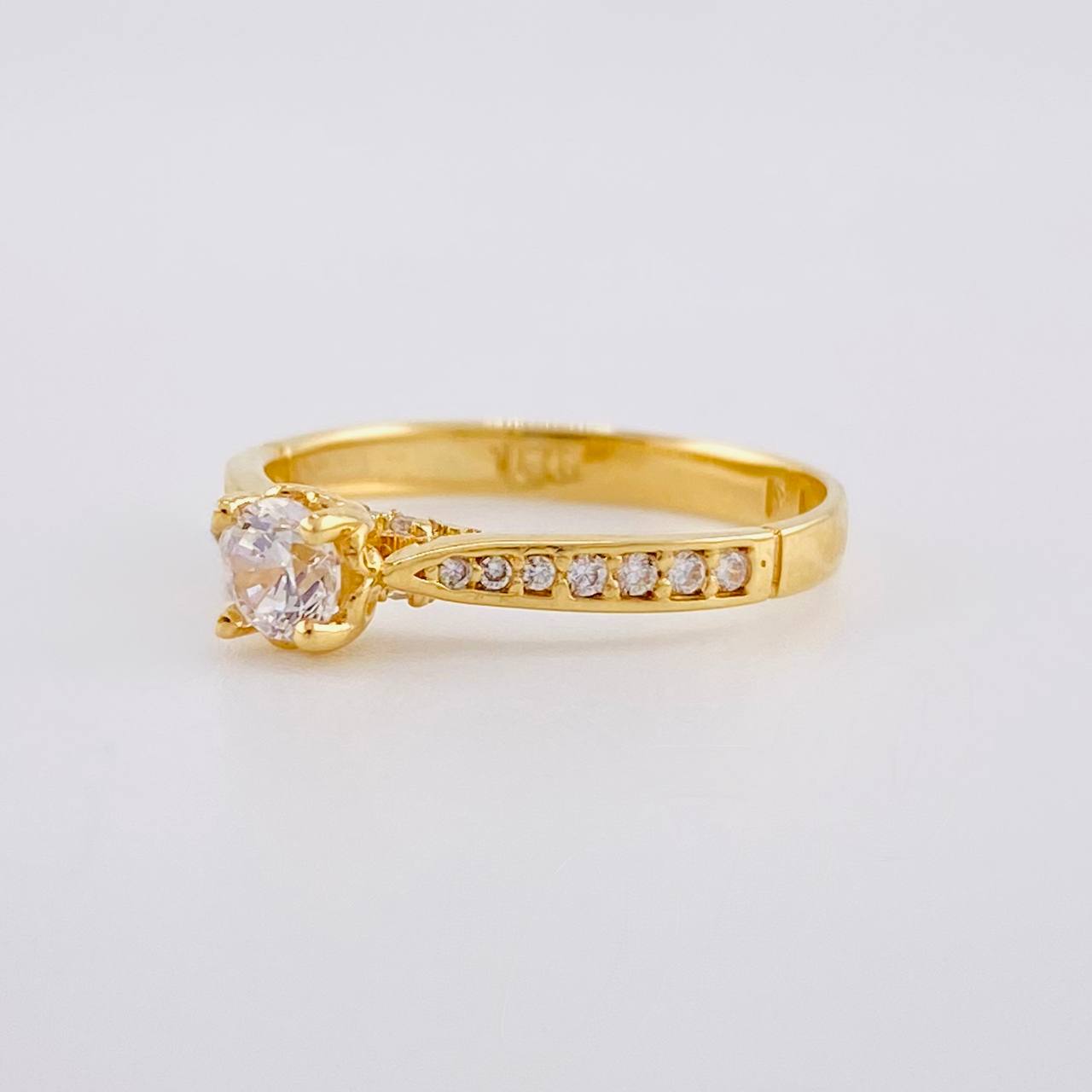 Anillo Solitario Corazones Puenteados 2g / T6 1/4 Oro Amarillo 18K
