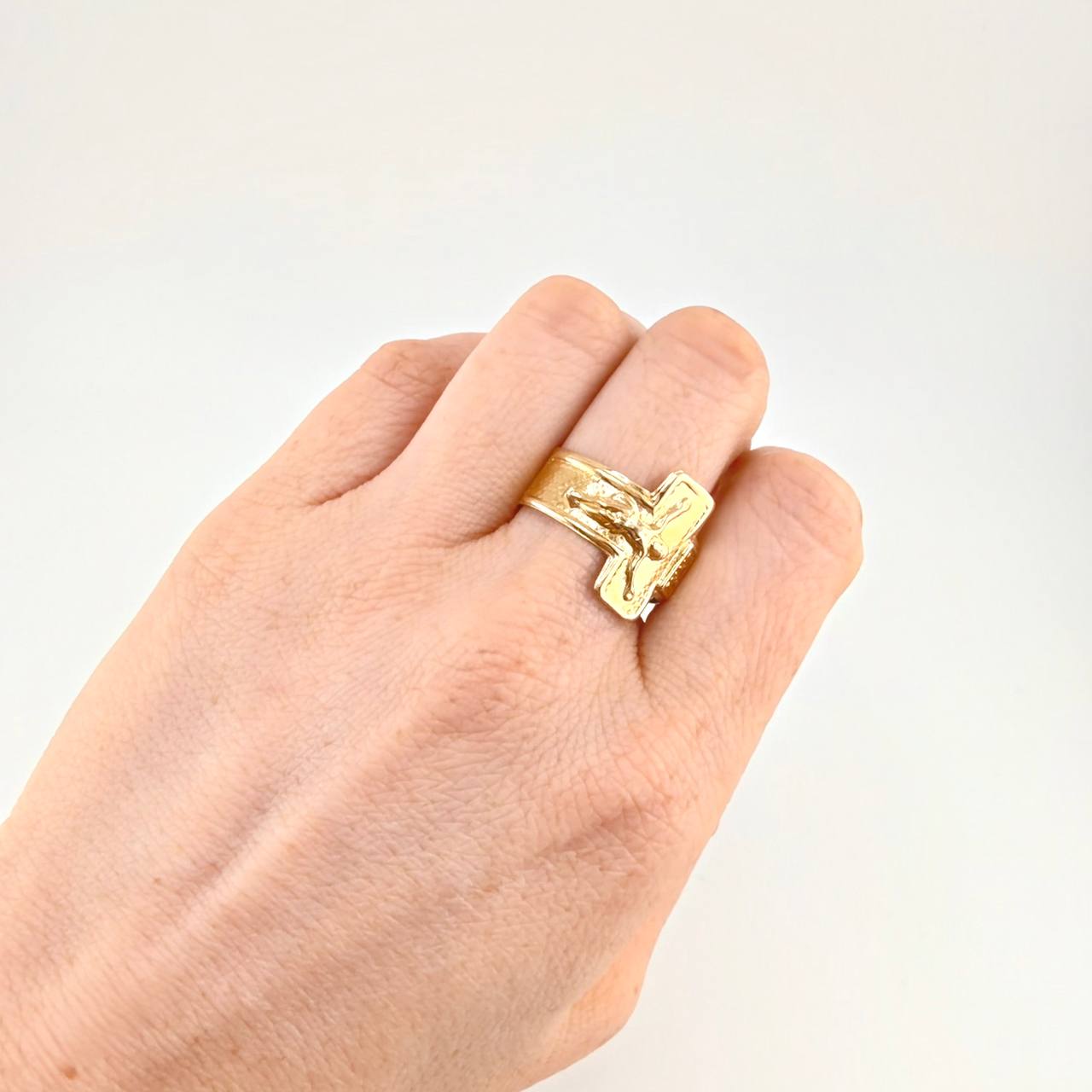 Anillo Cruz cristo 3.45g / T10 1/2 Oro Amarillo 18K