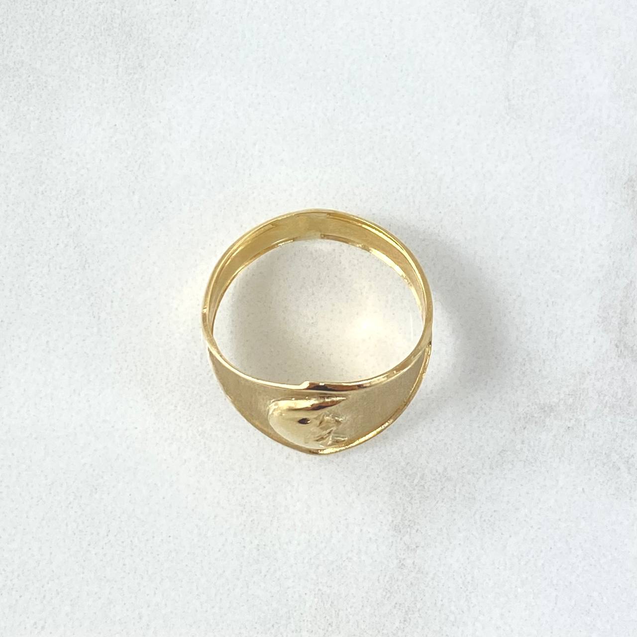 Moon Face Signet Ring 1.85gr / Size 7 / Textured Matte 18K Yellow Gold