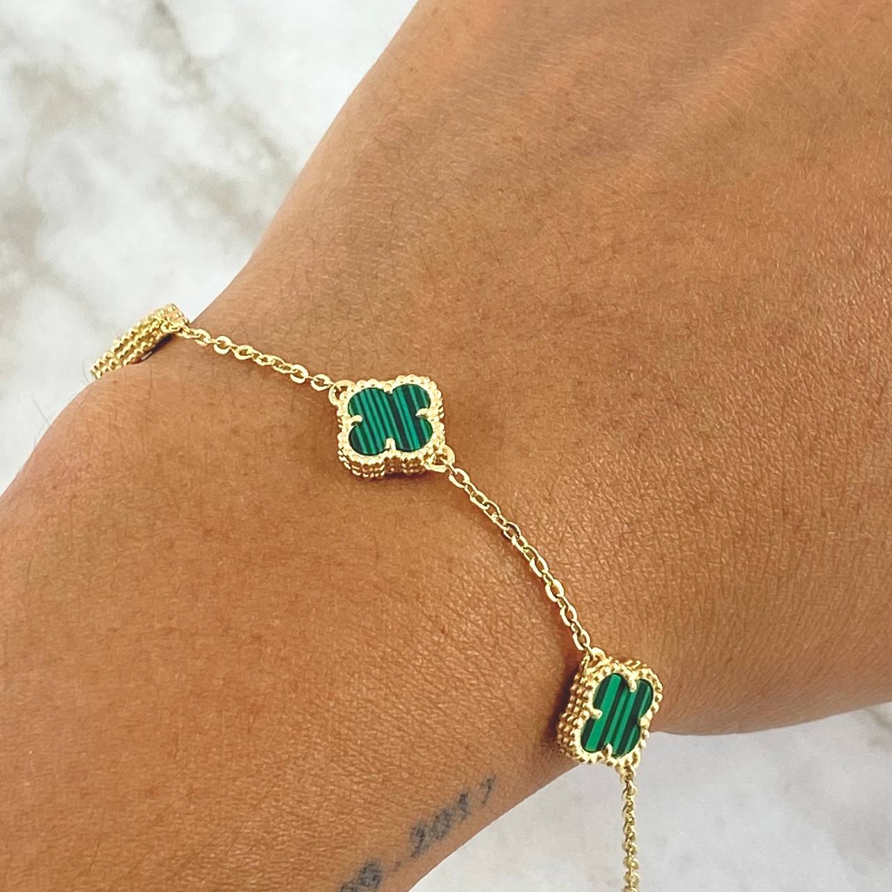 Pulso Aro Seguido Trebol VCyA 7.7gr / 19cm / 1.5mm Malaquita Verde Punteado Oro Amarillo  18K