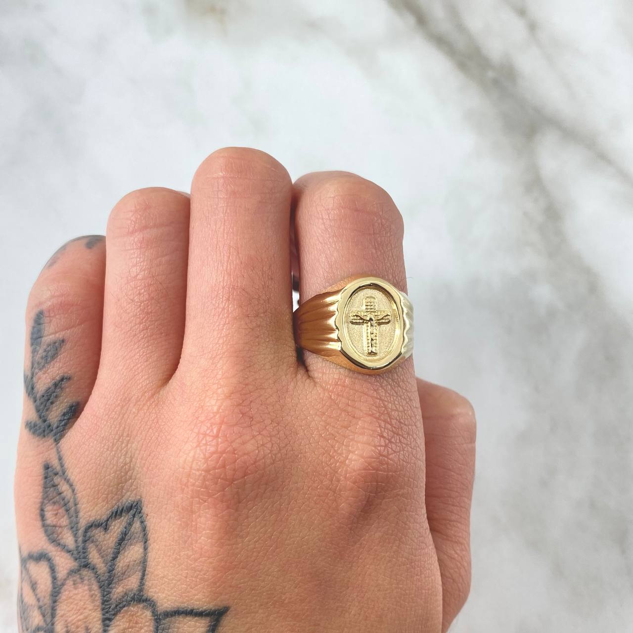 Anillo Sello Cruz Cristo 2.45gr / T9 / Oro 18K *