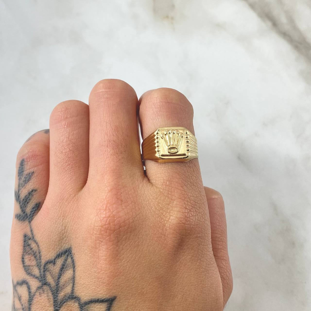 Signet Ring Crown 1.85gr / Size 6 / 18K Yellow Gold