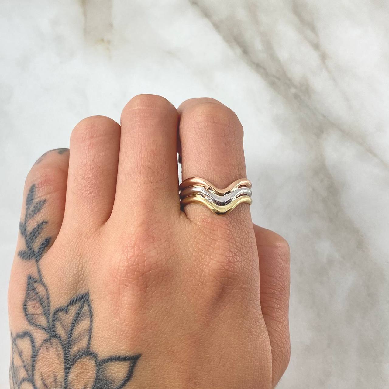 Three-Line Ring 1.7gr / Size 6 1/2 / 18K Gold ©