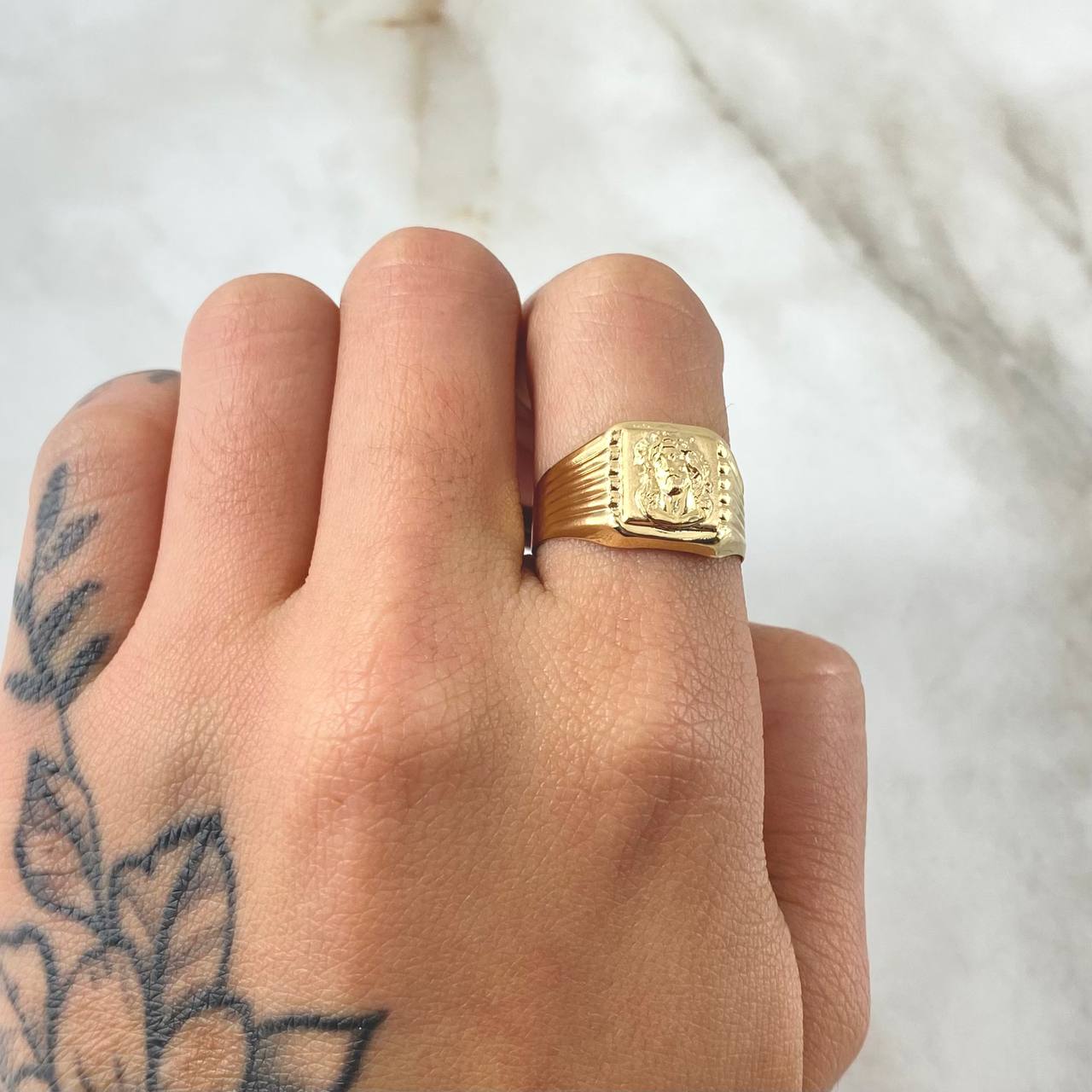 Christ Face Ring 1.9gr / Size 8 1/2 / 18K Yellow Gold