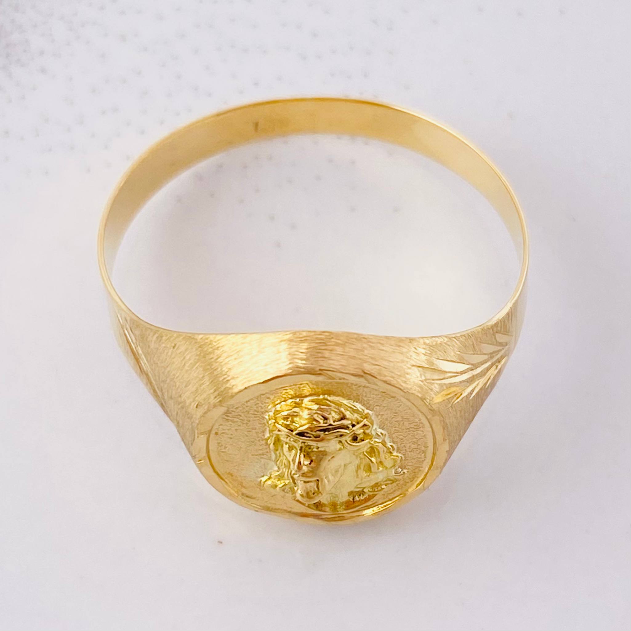 Anillo Rostro Cristo 2.6g / T9 Oro Amarillo 18K
