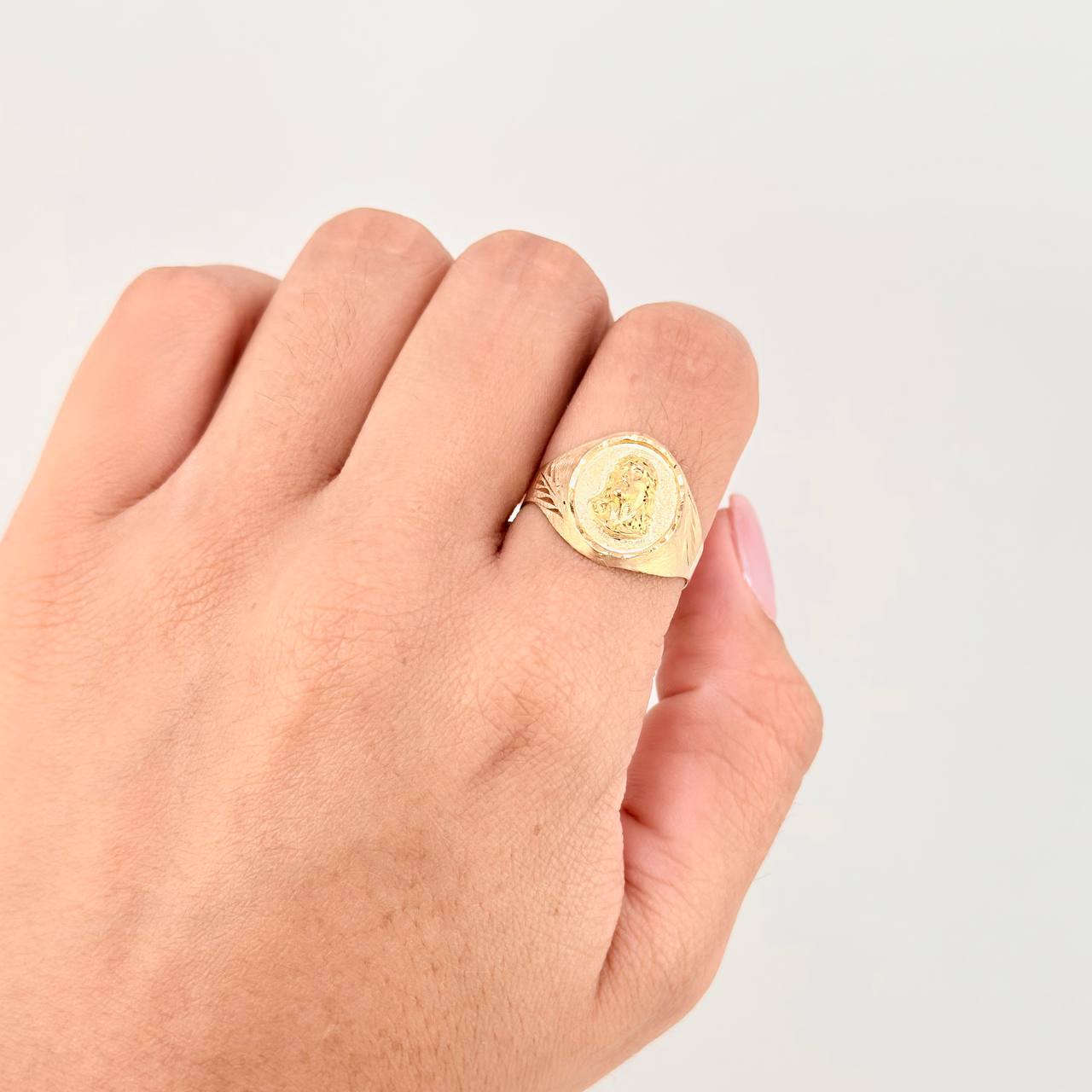 Anillo Rostro Cristo 2.8g / T9 3/4 Oro Amarillo 18K