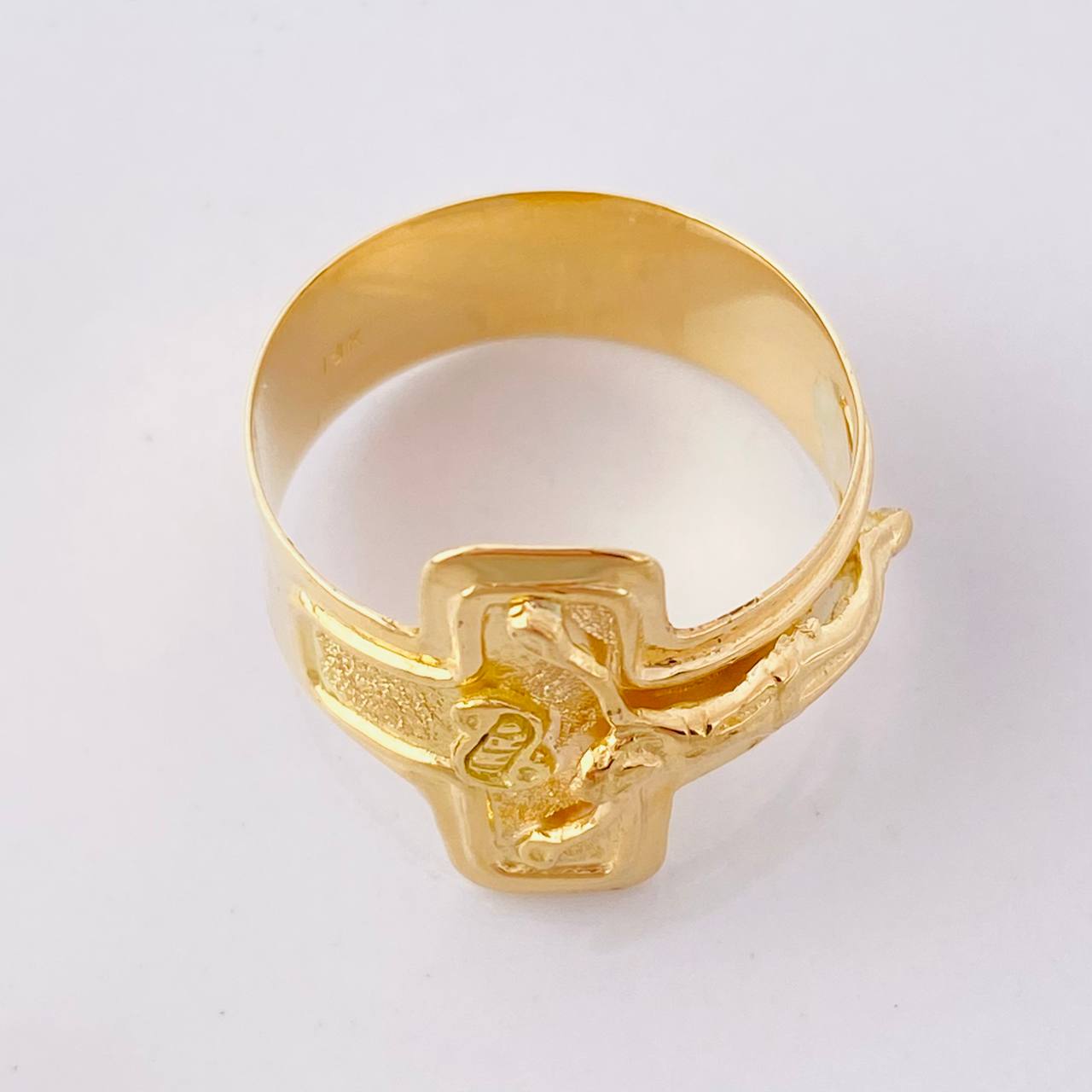 Anillo Cruz Cristo 3.6g / T10 3/4 Oro Amarillo 18K