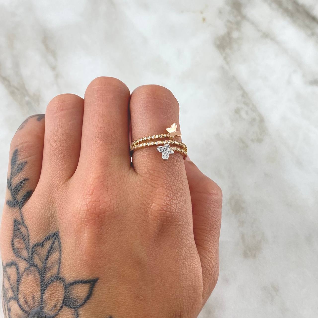 Anillo Baile de Mariposas 2.35gr / T7 / Circones Blancos Tres Oros 18K