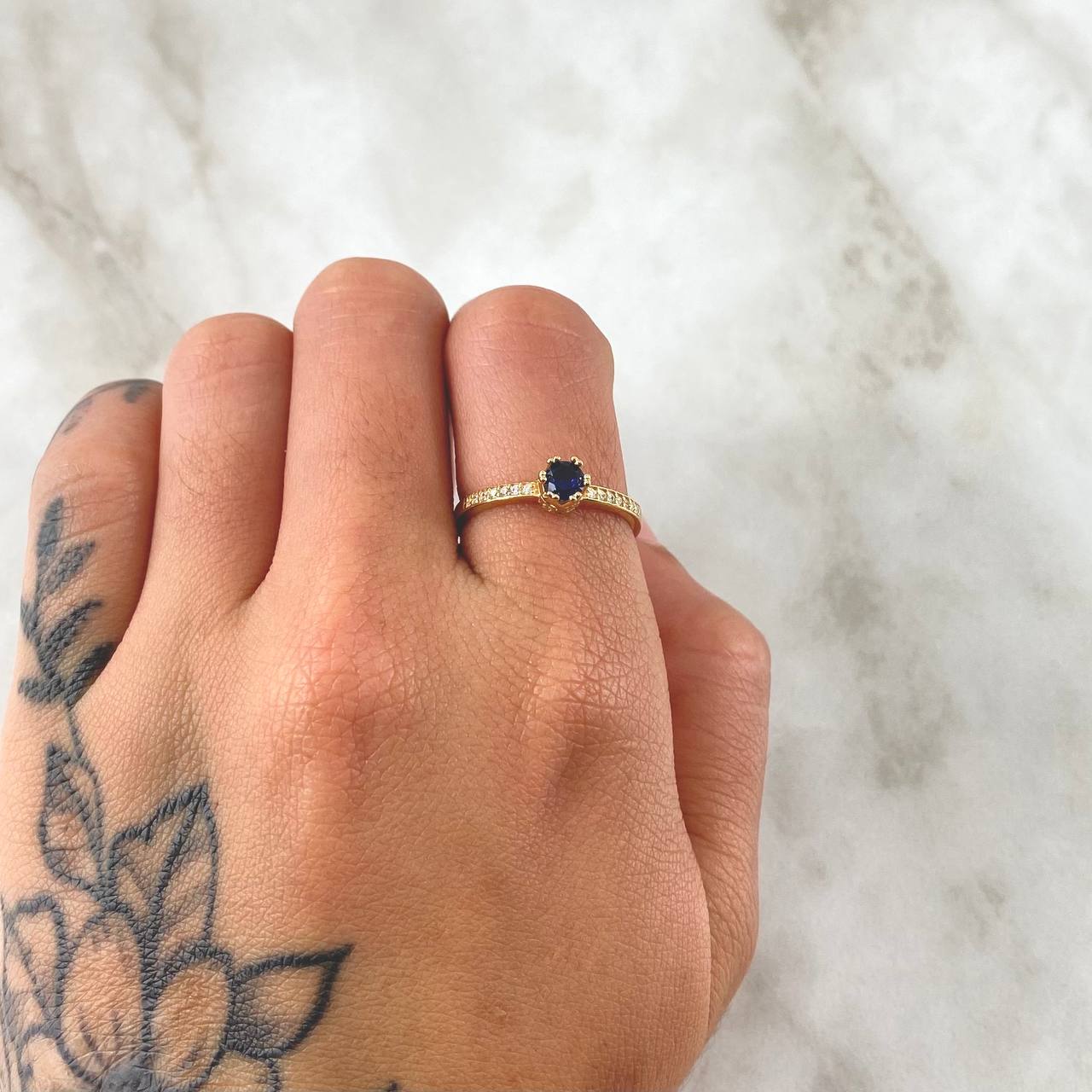Anillo Solitario Coronado 2gr / T6 3/4 / Circones Blancos Azul Rey Oro Amarillo 18K