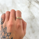 Anillo Argolla Churumbela Abultada 2.5gr / T6 3/4 / Circones Blancos Oro Amarillo 18K
