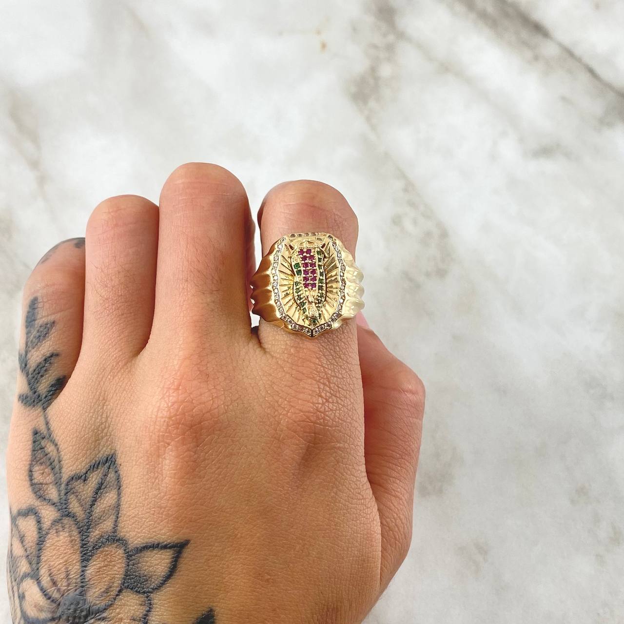 Anillo Virgen Guadalupe 7.55gr / T9 / Circones Blancos Verdes Fucsia Oro Amarillo 18K
