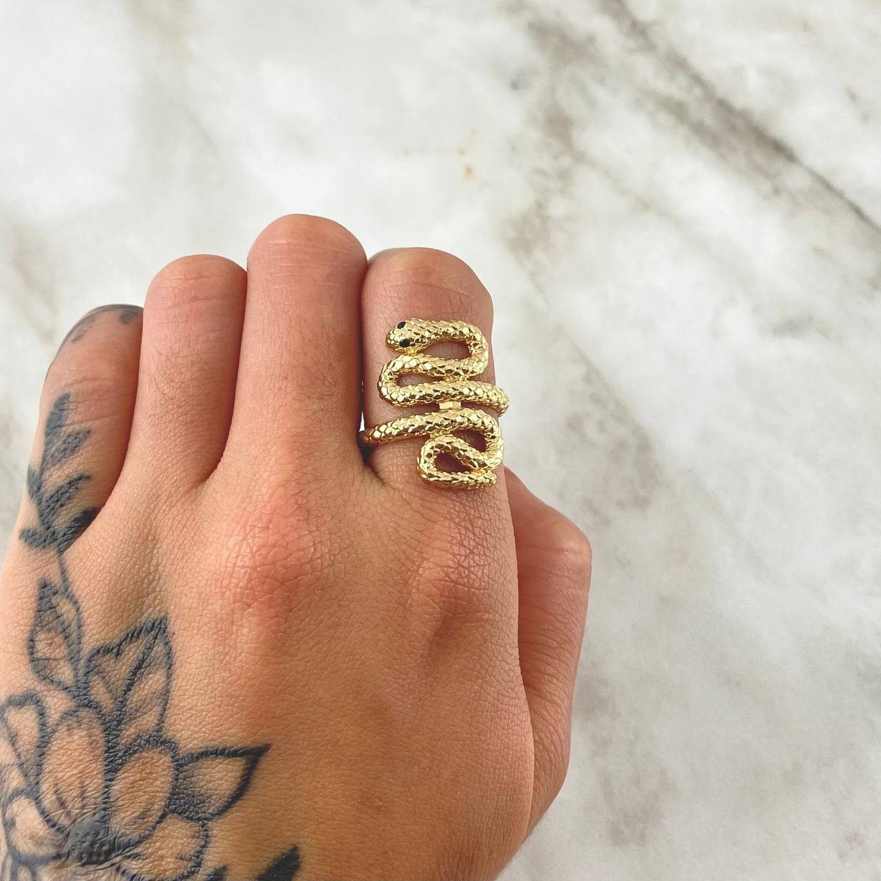 Anillo Serpiente 5.55gr / T7 / Texturizado Circones Negros Oro Amarillo 18K *