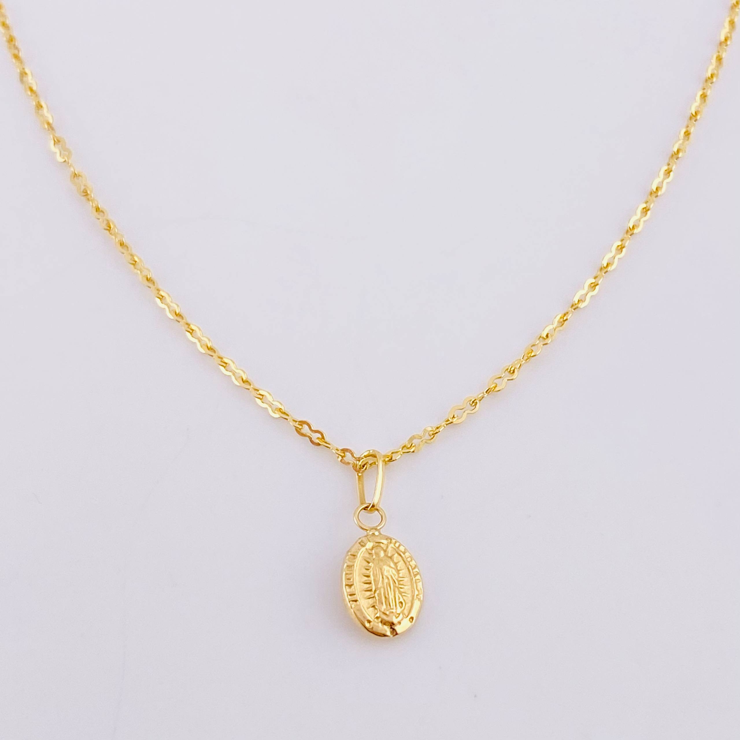 Set Cadena Aro Seguido + Dije Virgen De Guadalupe / 2.2 g / 17 3/4 in Oro Amarillo 18K