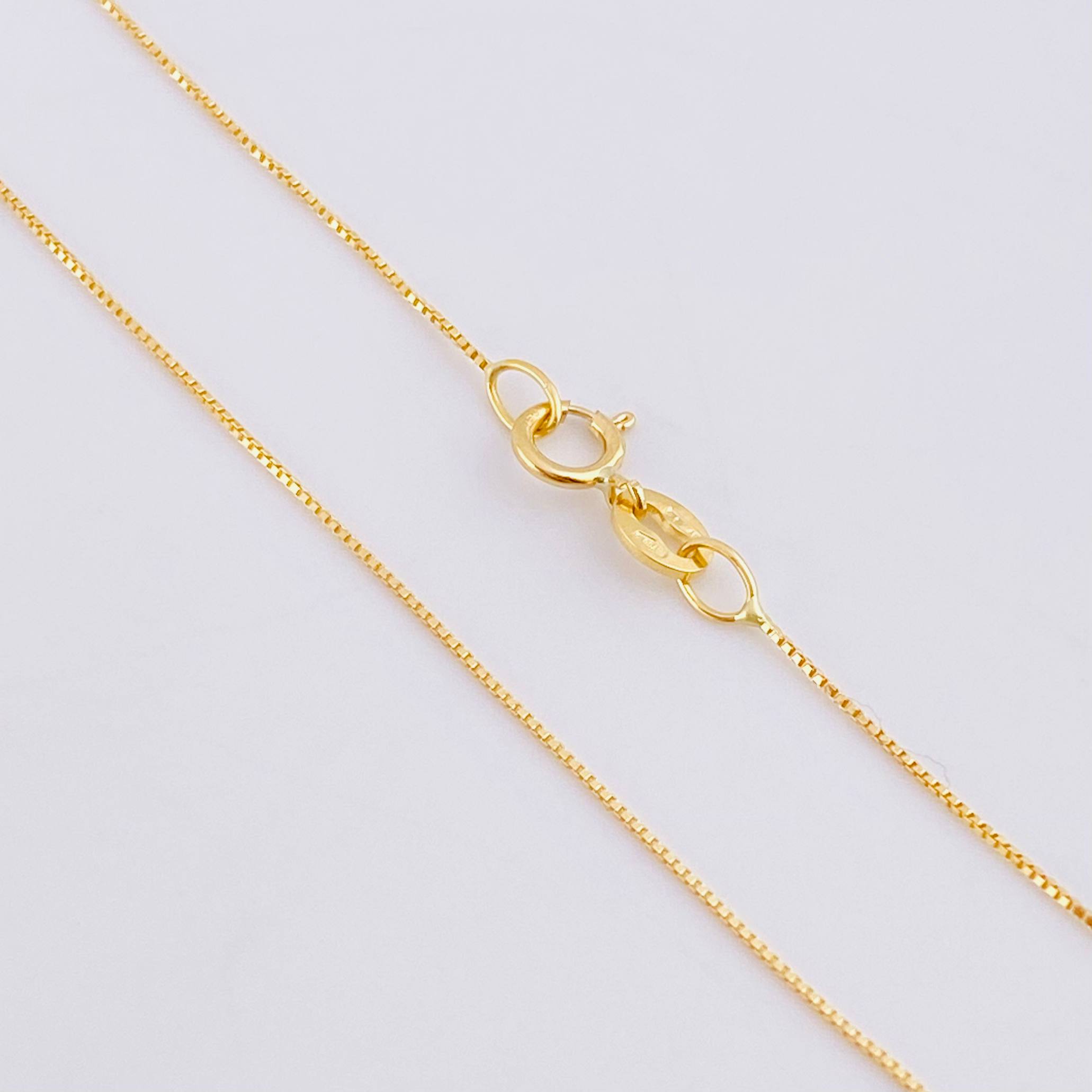 Venetian Chain + Miraculous Virgin Pendant / 1.25 g / 15 3/4 in 18K Yellow Gold