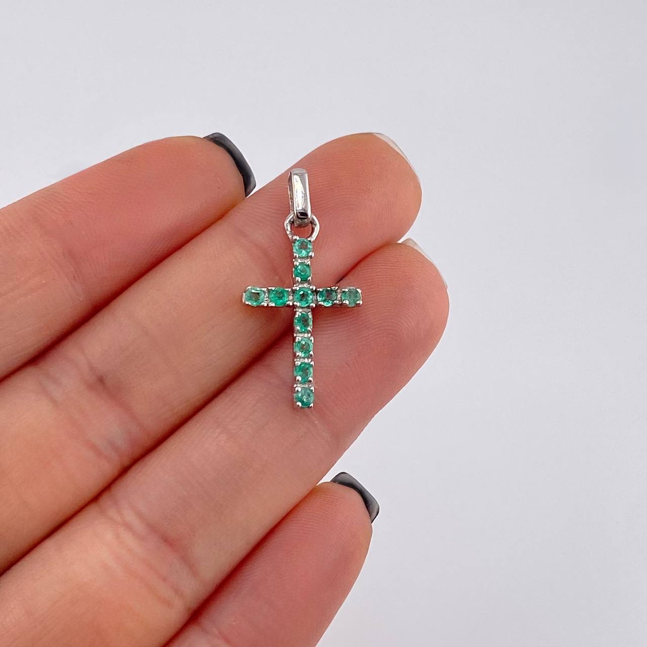Pendant Dense Cross Emeralds 0.4 Pts 1.35 g / 1 in Silver 925