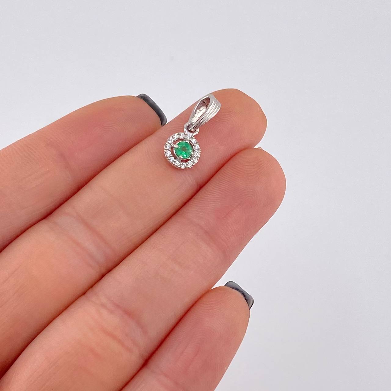 Dije Halo Circular Esmeraldas 0.17 Pts 0.7 g / 3/4 in Plata 925