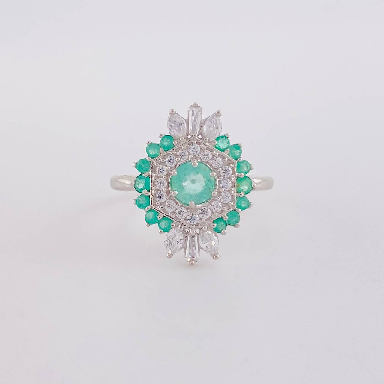 Anillo Rombo Piedra Central Esmeraldas 0.58 Pts 1.95 g / T6 Plata 925