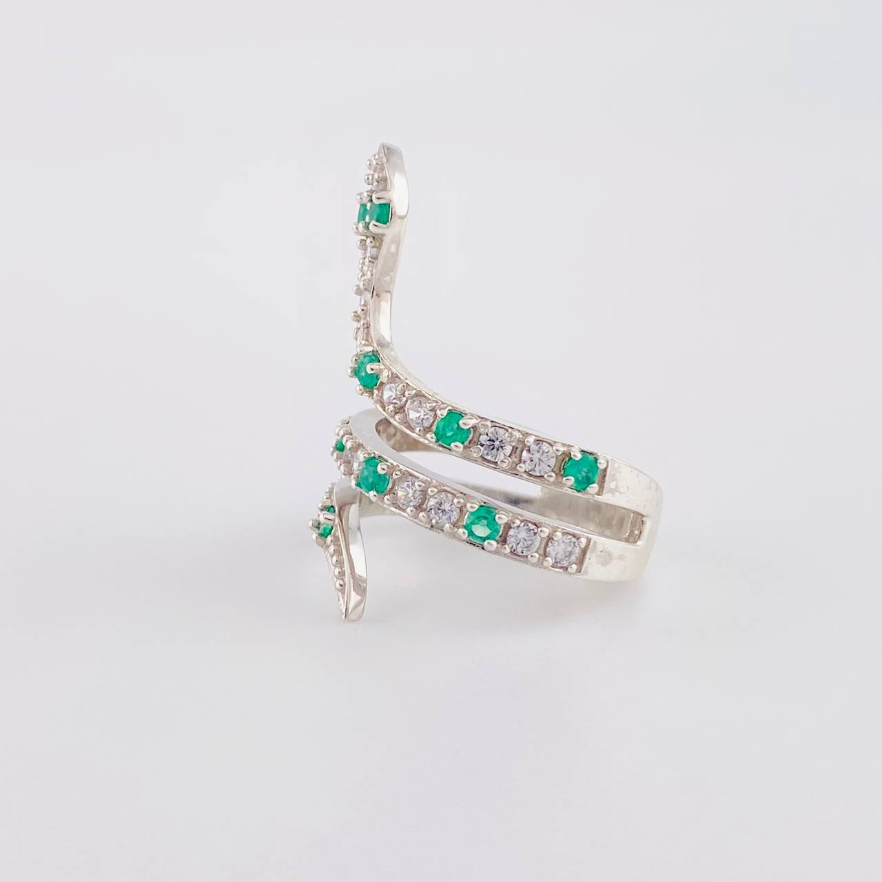 Snake Ring with Emeralds 0.43 Pts 5.55 g / T7 1/4 Silver 925