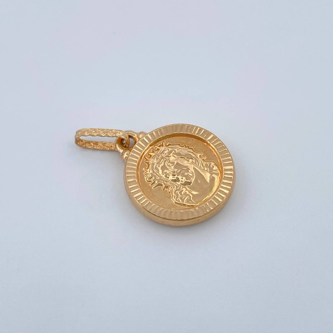 Jesus Face Pendant 0.95gr / 3/4 in / 18K Gold