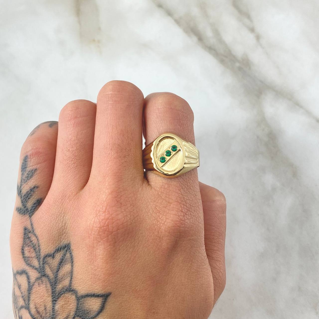 Trinity Signet Ring 2.5gr / Size 10 / 18K Gold *