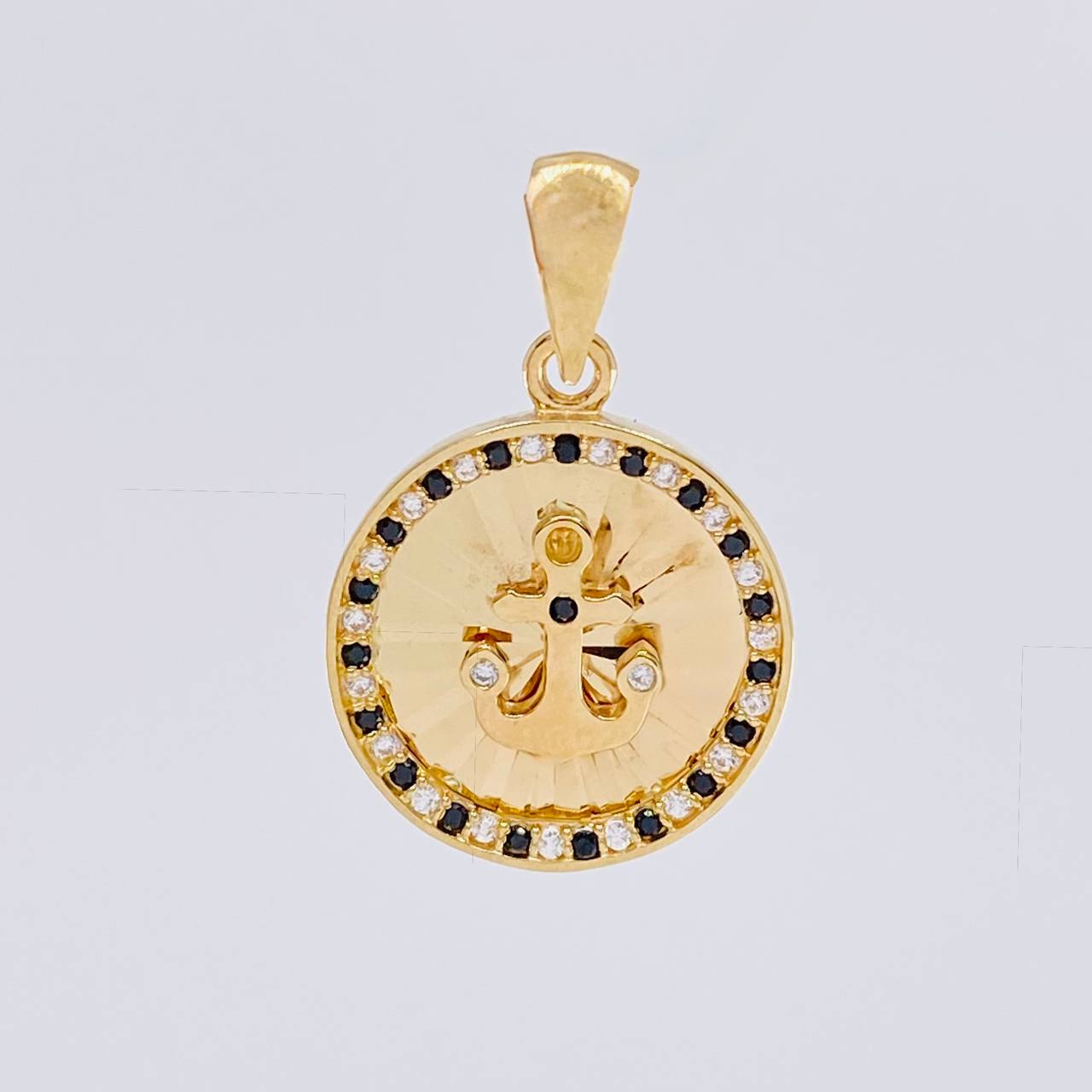 Dije Circulo ancla diamanatado 2.4g / 1 in Oro Amarillo 18K