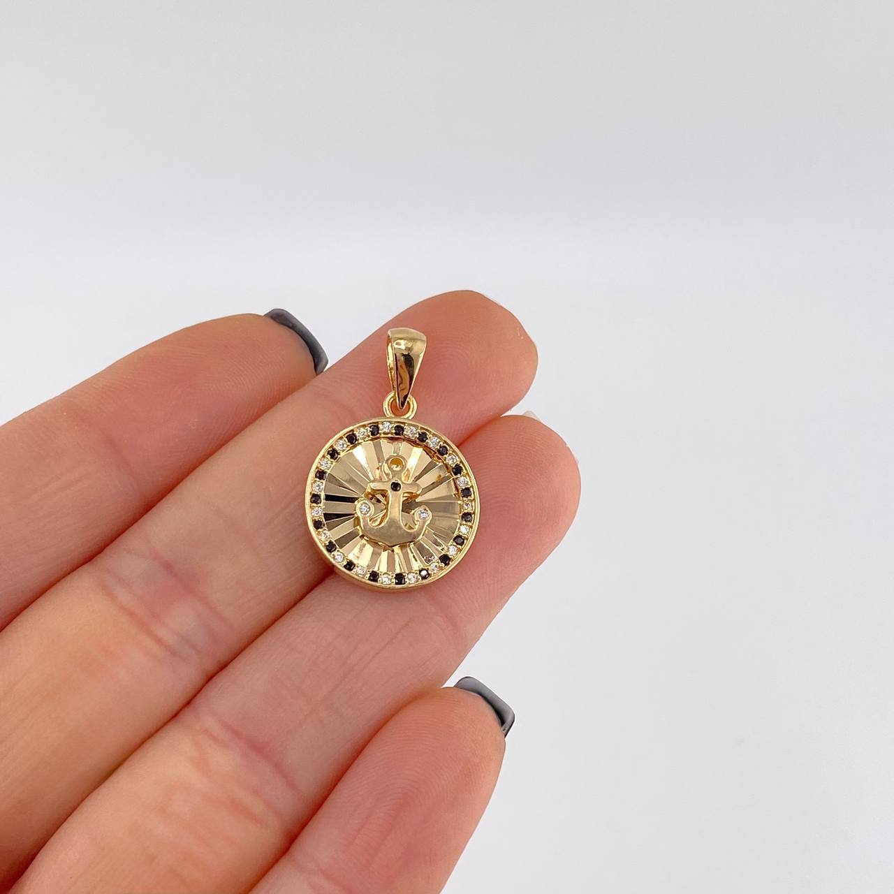 Dije Circulo ancla diamanatado 2.4g / 1 in Oro Amarillo 18K