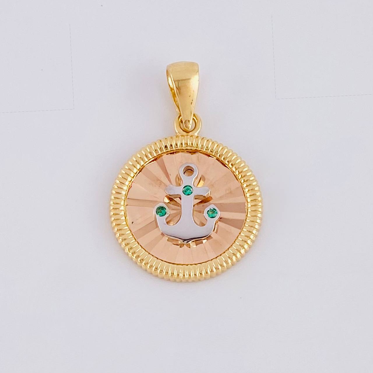 Dije Circulo ancla diamanatado 2.8g / 1 in Tres Oros 18K
