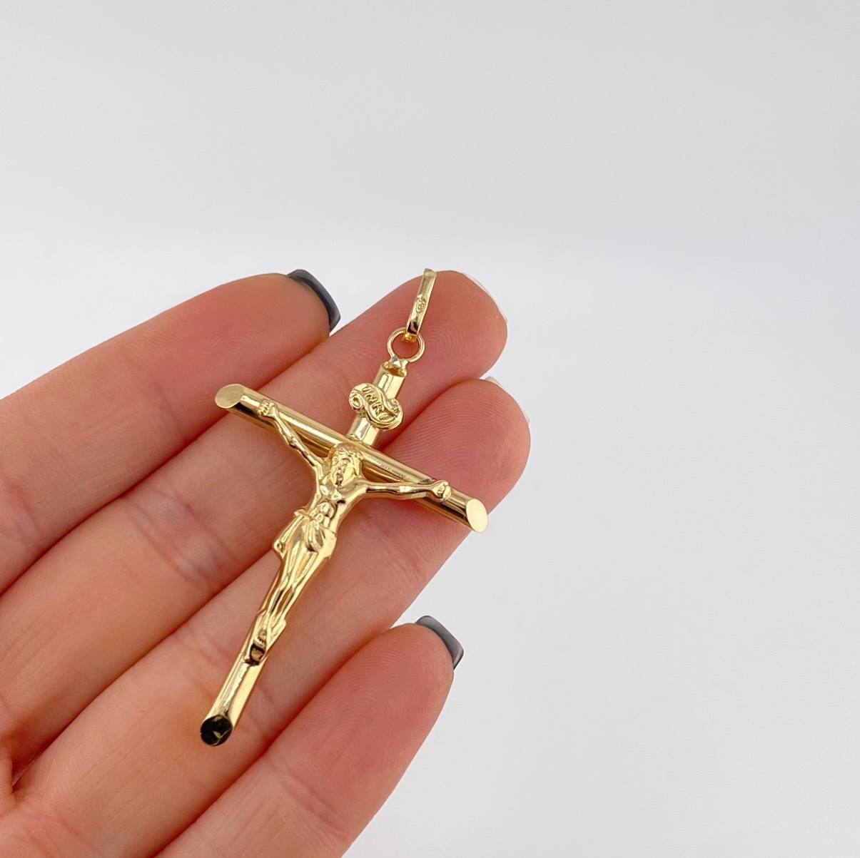 Dije Cruz Cristo Puntas Planas 2 g / 2 in Oro Amarillo 18K