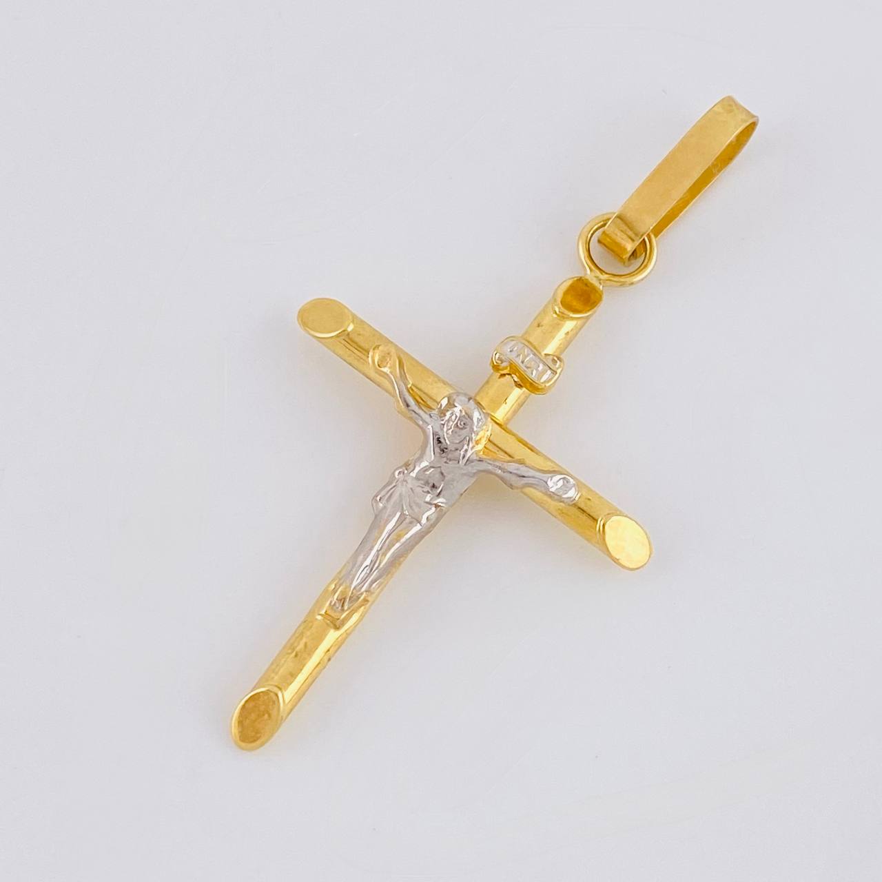 Dije Cruz Cristo Puntas Planas 1.2 g / 1 3/4 in Dos Oros Amarillo Blanco 18K