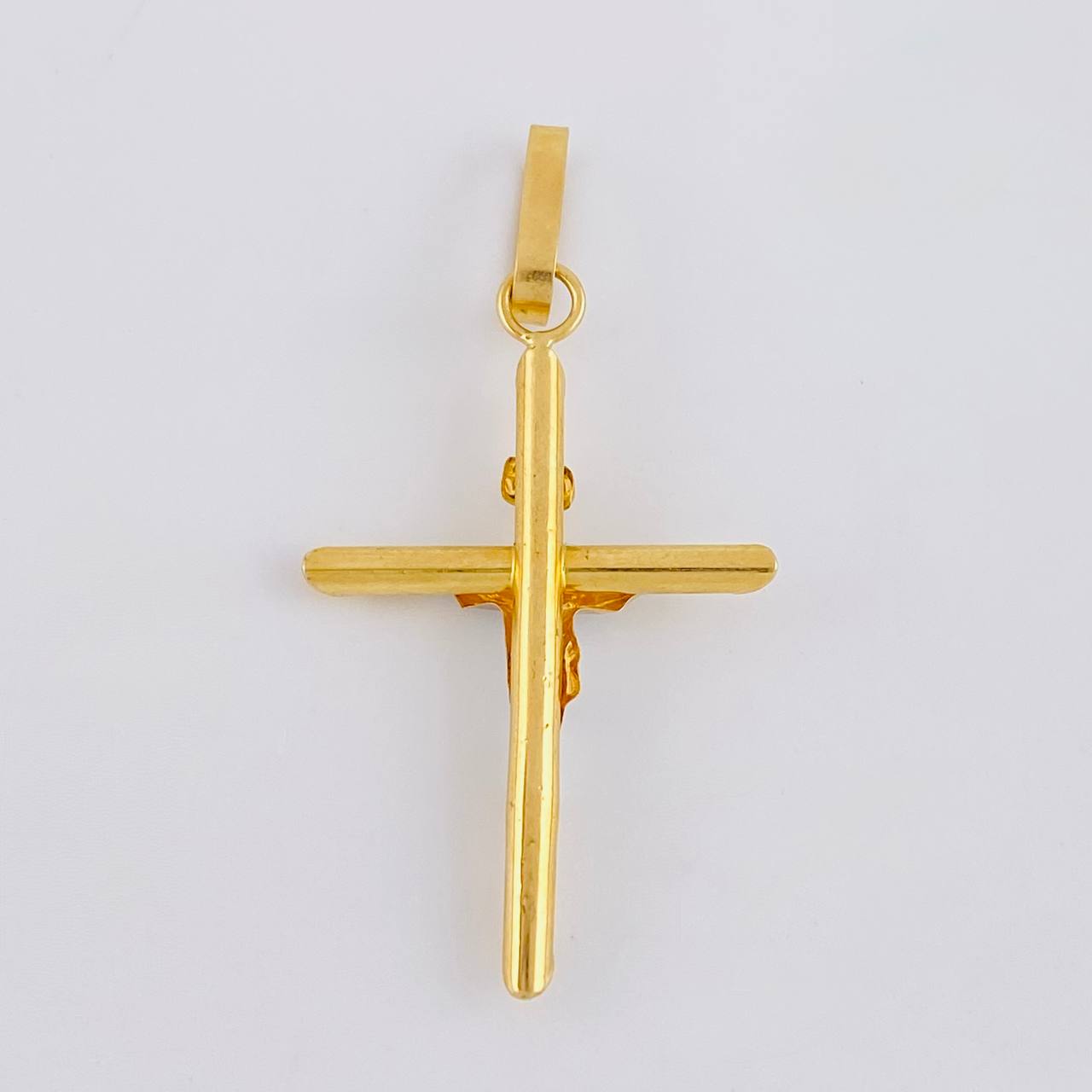 Dije Cruz Cristo Puntas Planas 1.2 g / 1 3/4 in Dos Oros Amarillo Blanco 18K