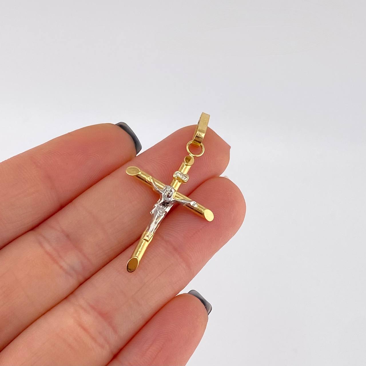 Dije Cruz Cristo Puntas Planas 1.2 g / 1 3/4 in Dos Oros Amarillo Blanco 18K