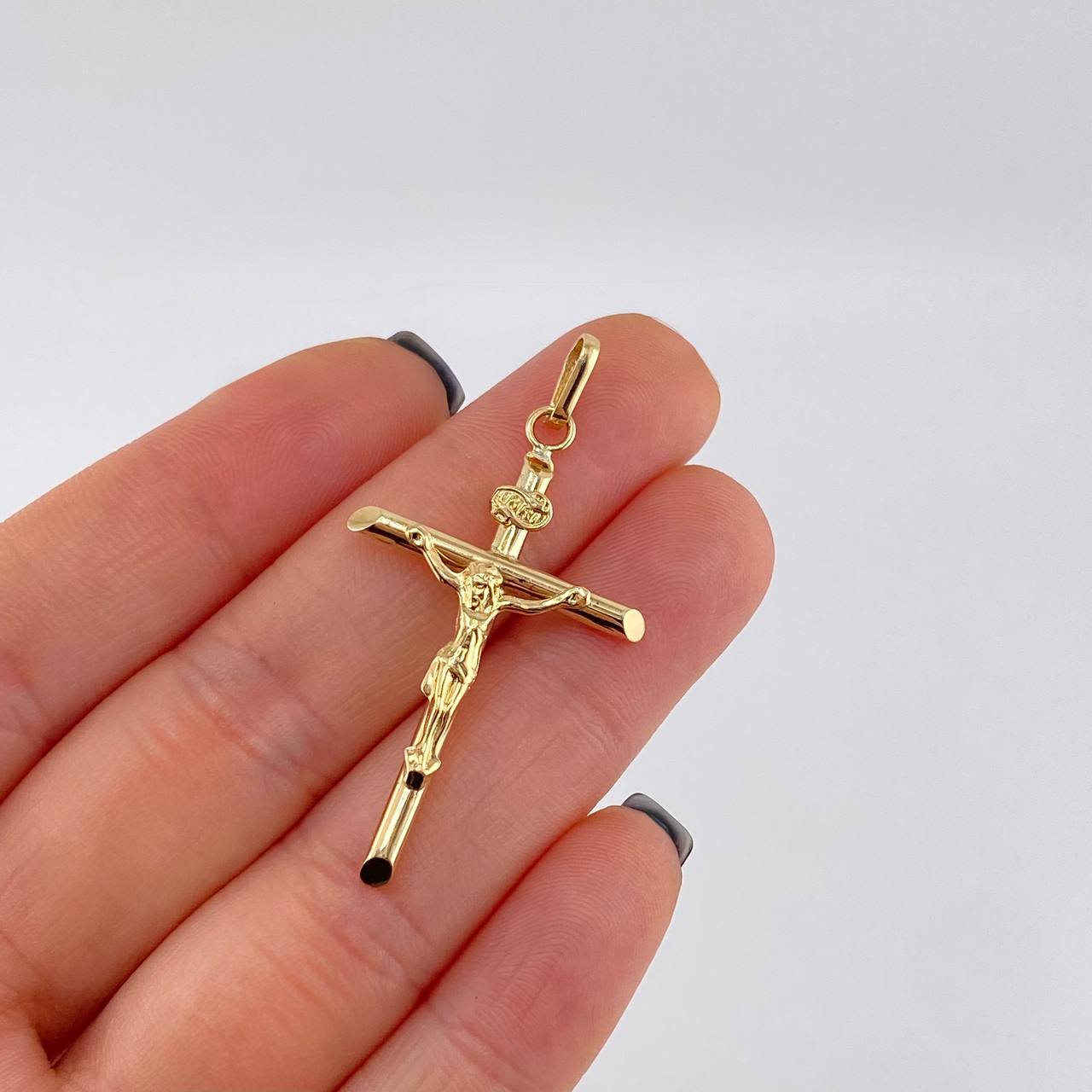 Dije Cruz Cristo Puntas Planas 1.4 g / 1 3/4 in Oro Amarillo 18K