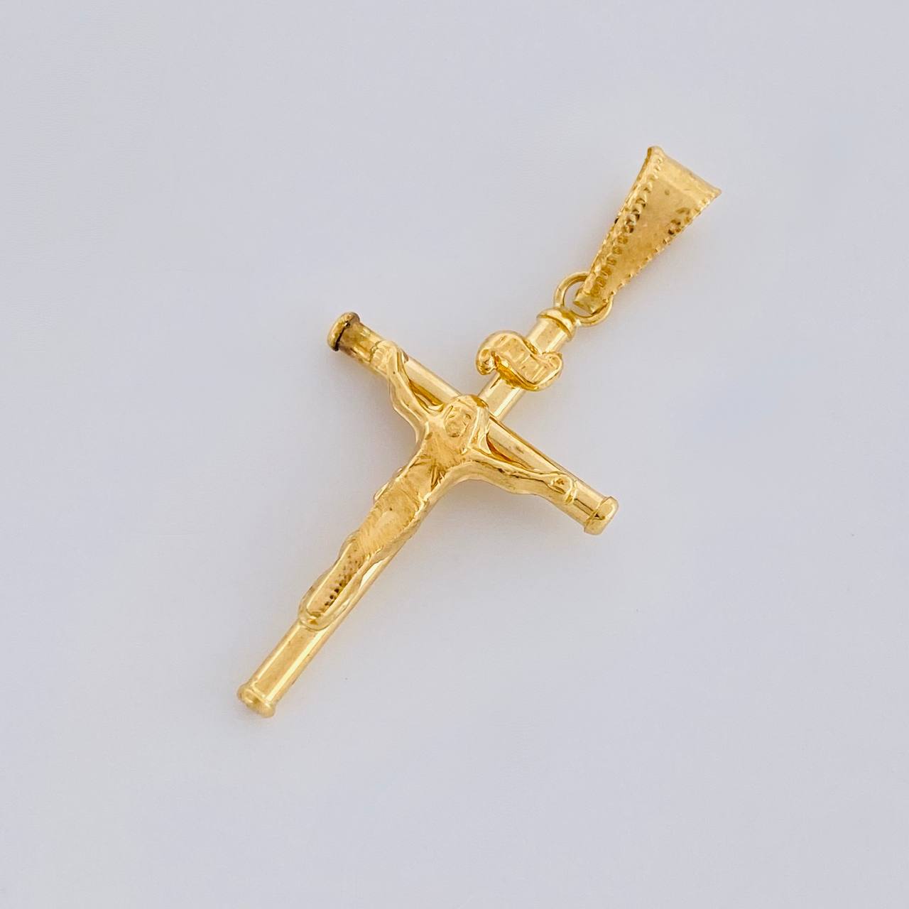 Pendant Cross Christ 1.1 g / 1 1/2 in 18K Yellow Gold