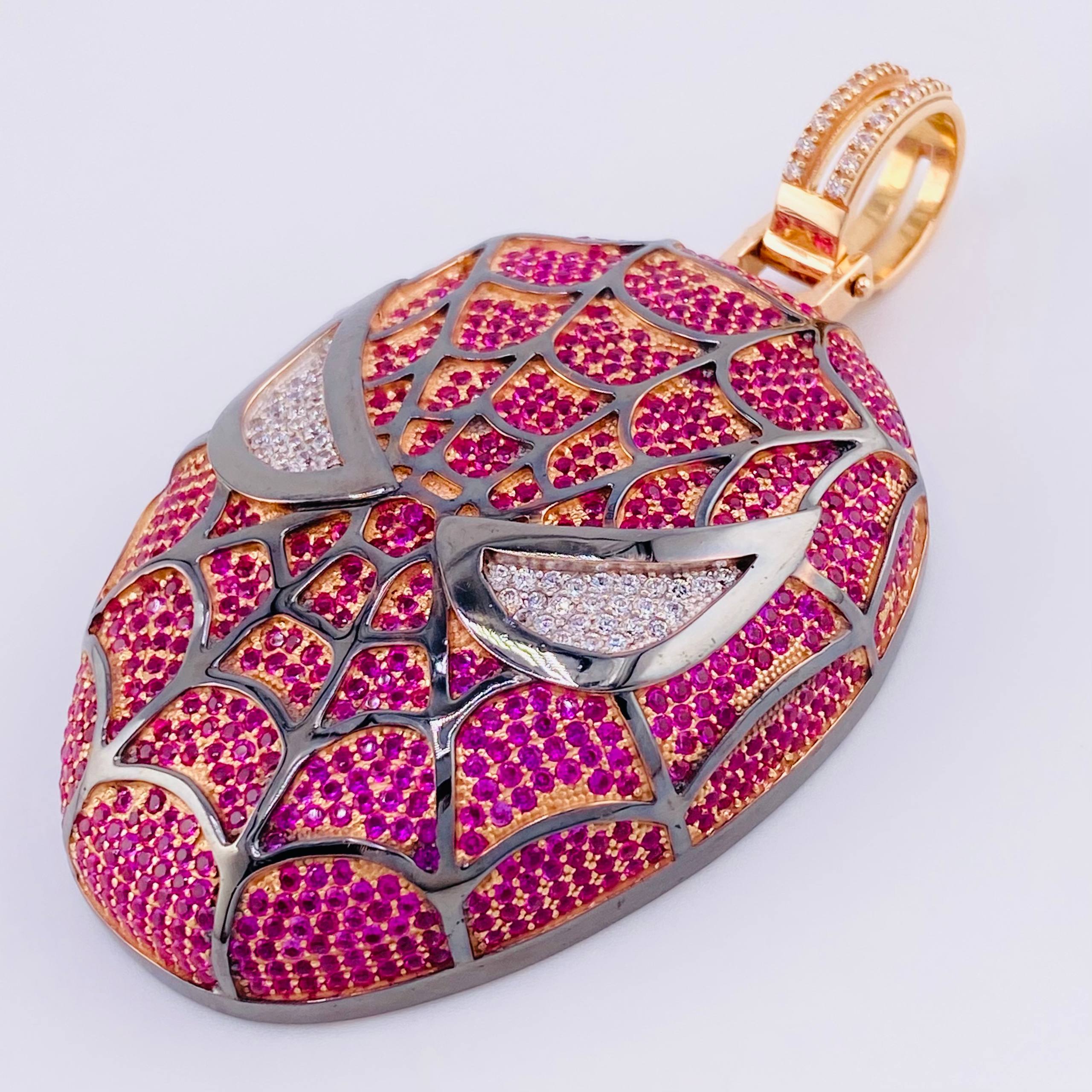 Pendant Mask 68.5g / 2 3/4 in 18K Yellow Gold