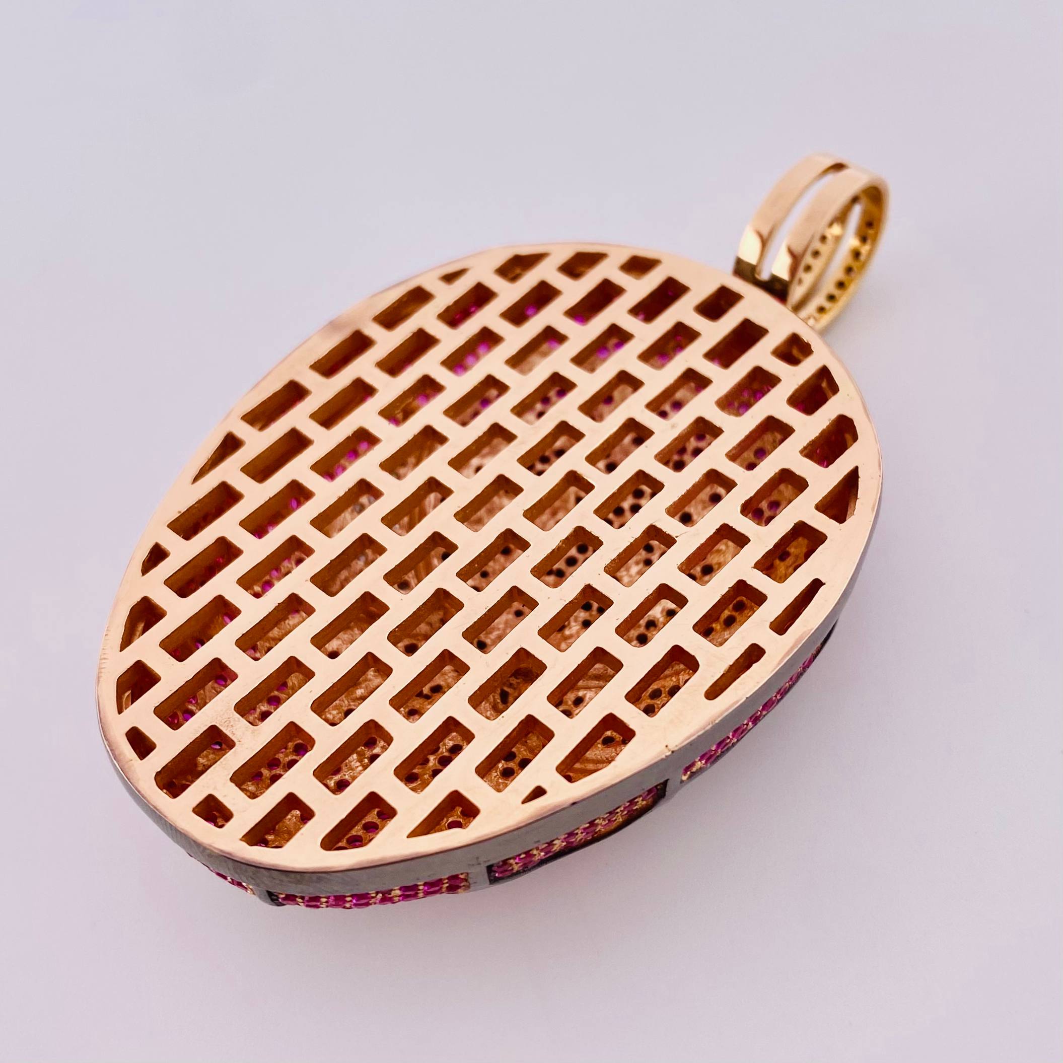 Pendant Mask 68.5g / 2 3/4 in 18K Yellow Gold