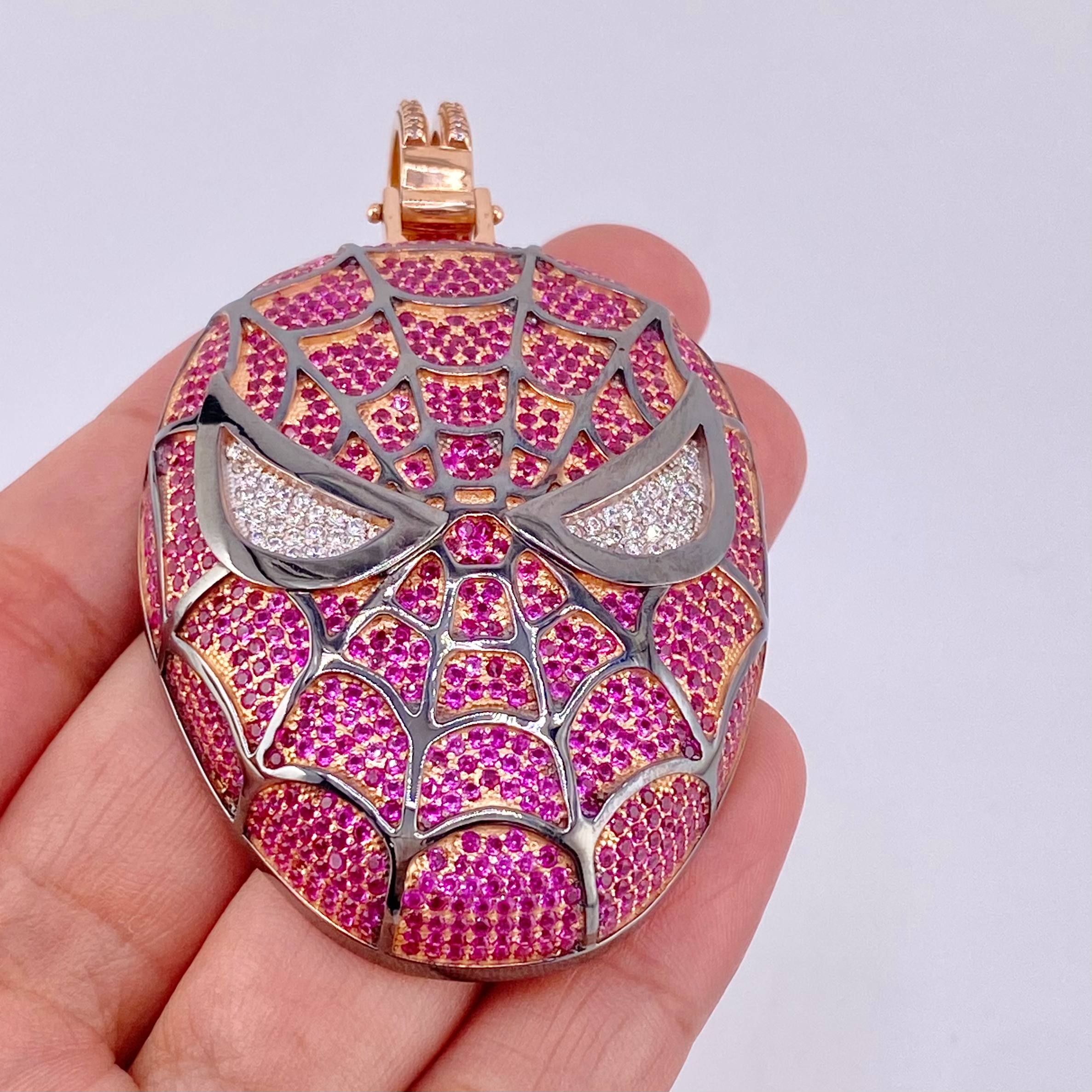 Pendant Mask 68.5g / 2 3/4 in 18K Yellow Gold
