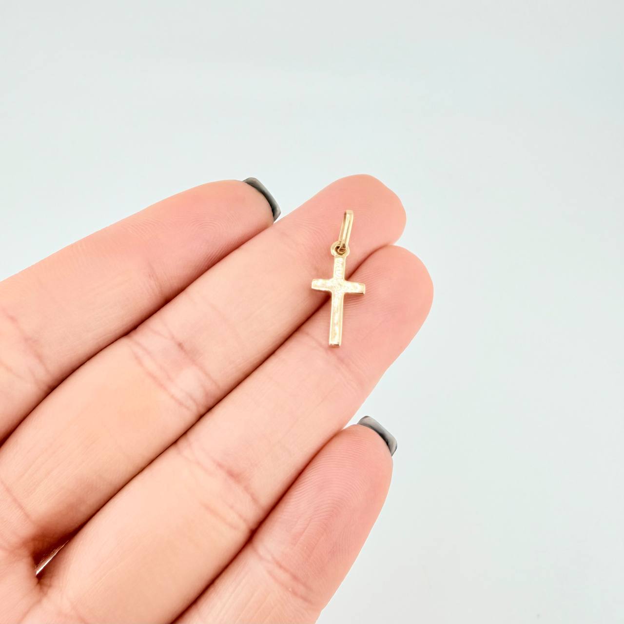 Plain Cross Pendant 0.8g / 3/4 in 18K Yellow Gold