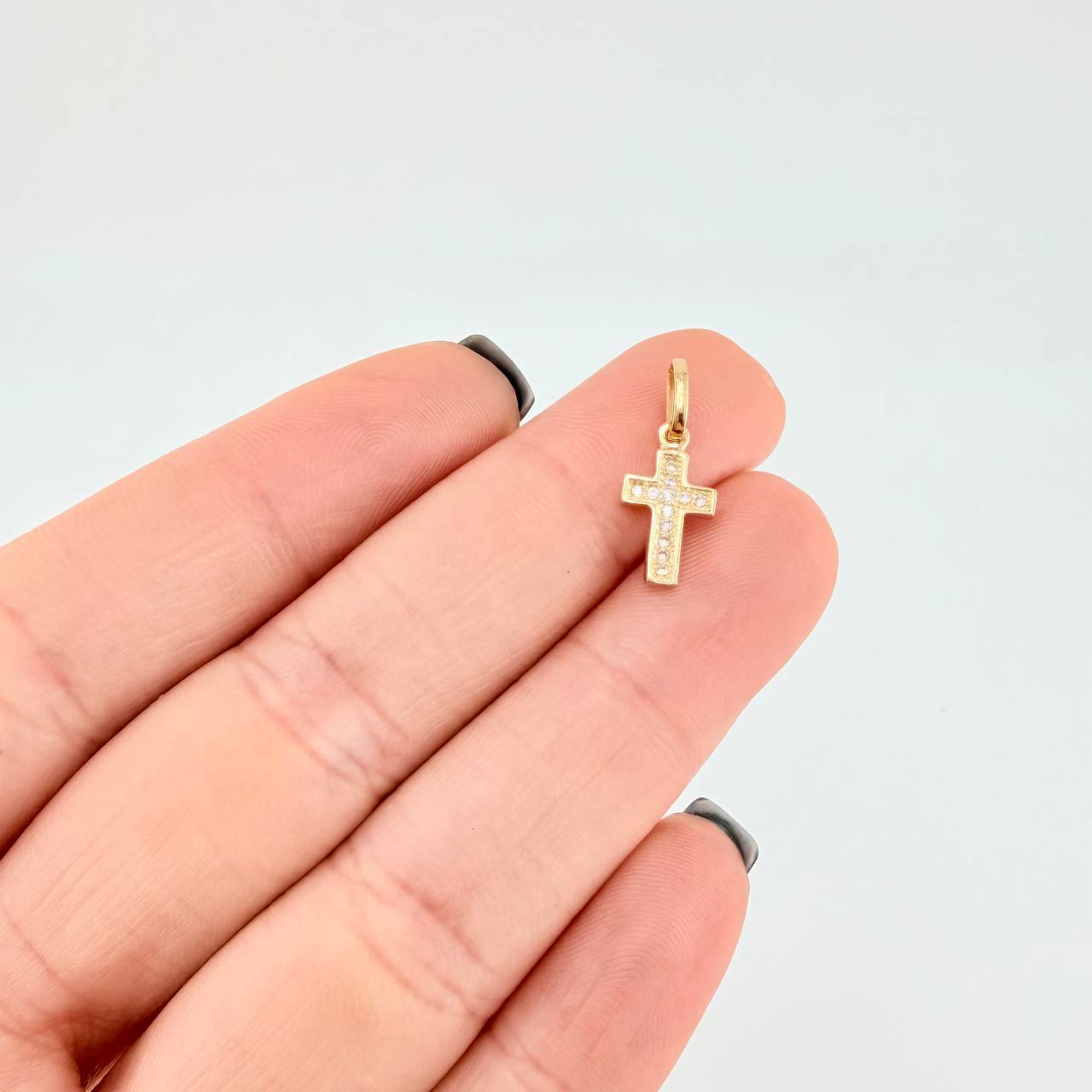Dije Cruz Basteada 0.6g / 3/4 in Oro Amarillo 18K