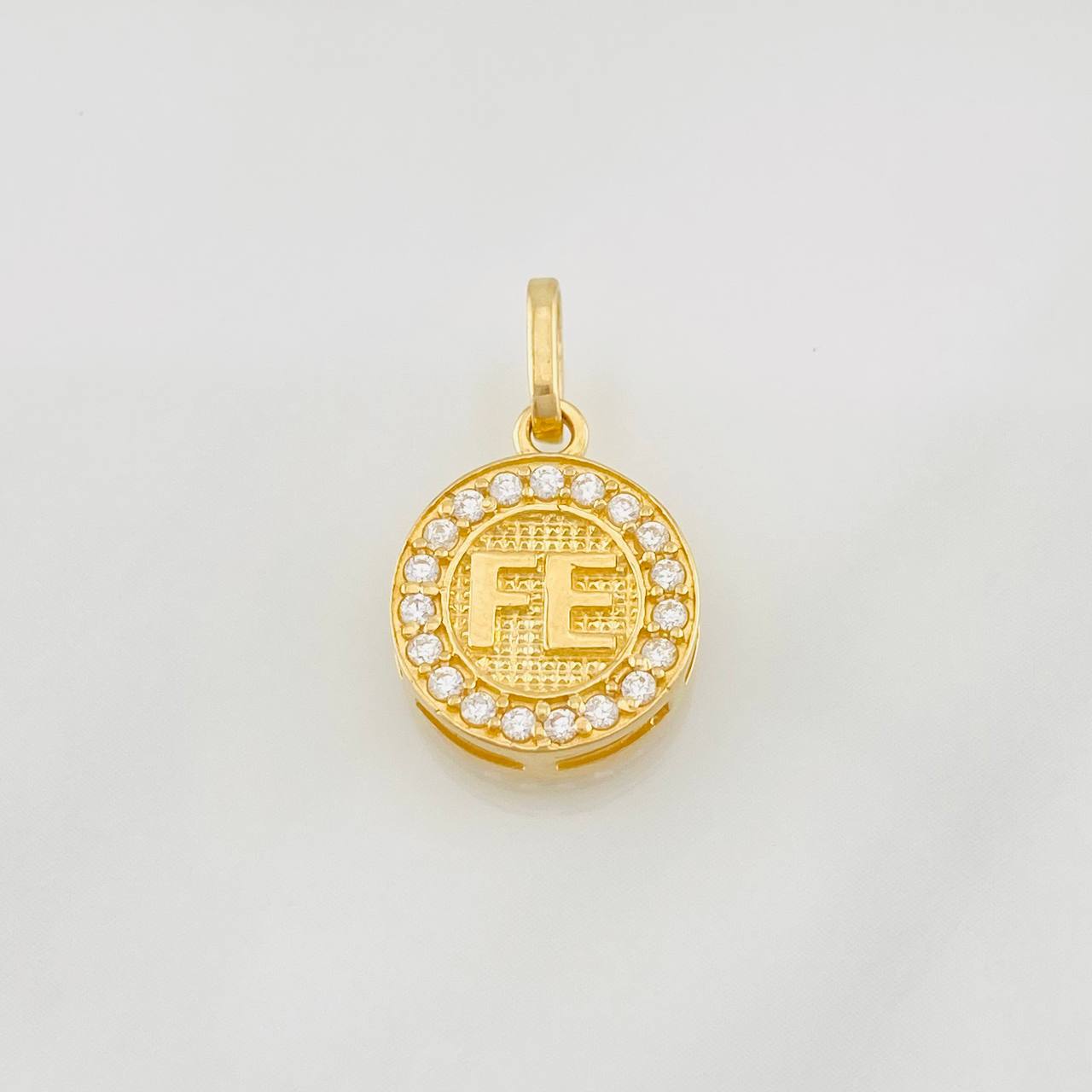 Dije Fe 1.8g / 3/4 in Oro Amarillo 18K