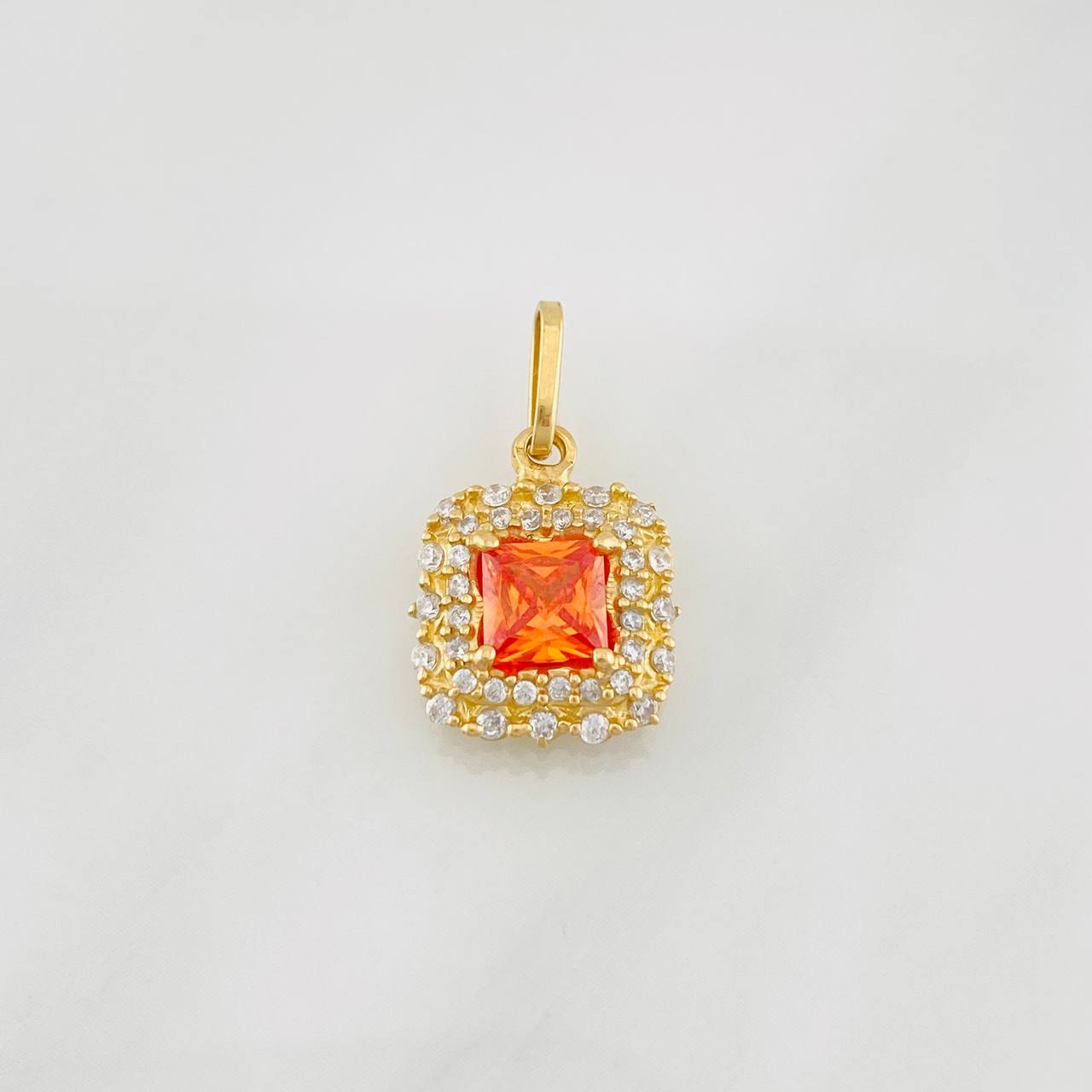 Dije Halo Cuadrado 2.1g / 1/2 in Oro Amarillo 18K