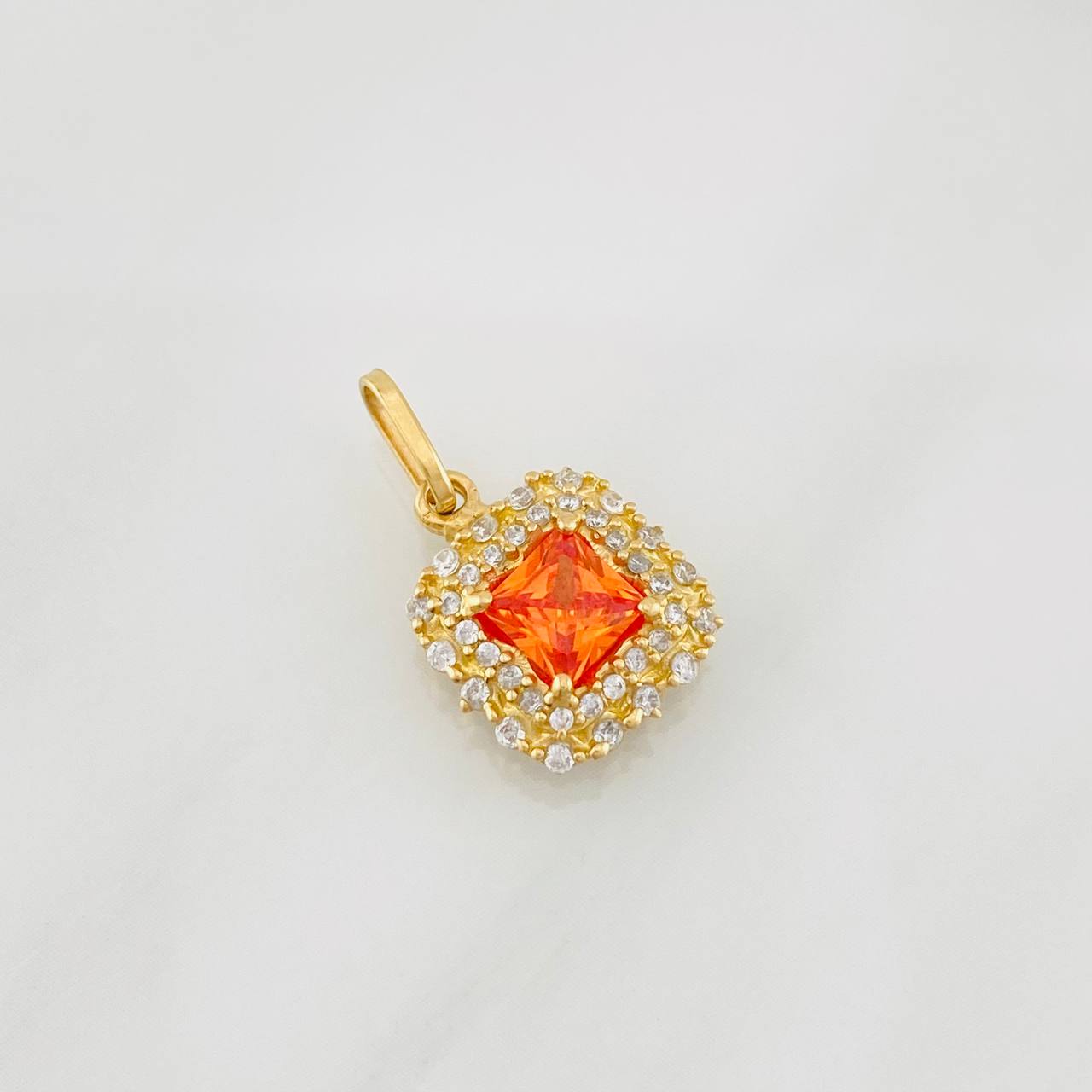 Dije Halo Cuadrado 2.1g / 1/2 in Oro Amarillo 18K