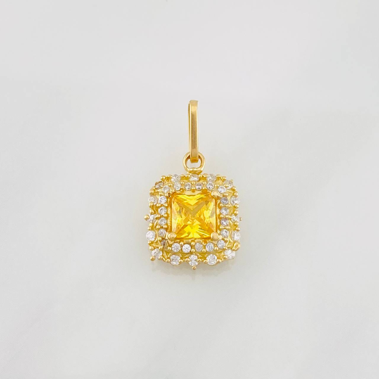 Dije Halo Cuadrado 2g / 3/4 in Oro Amarillo 18K