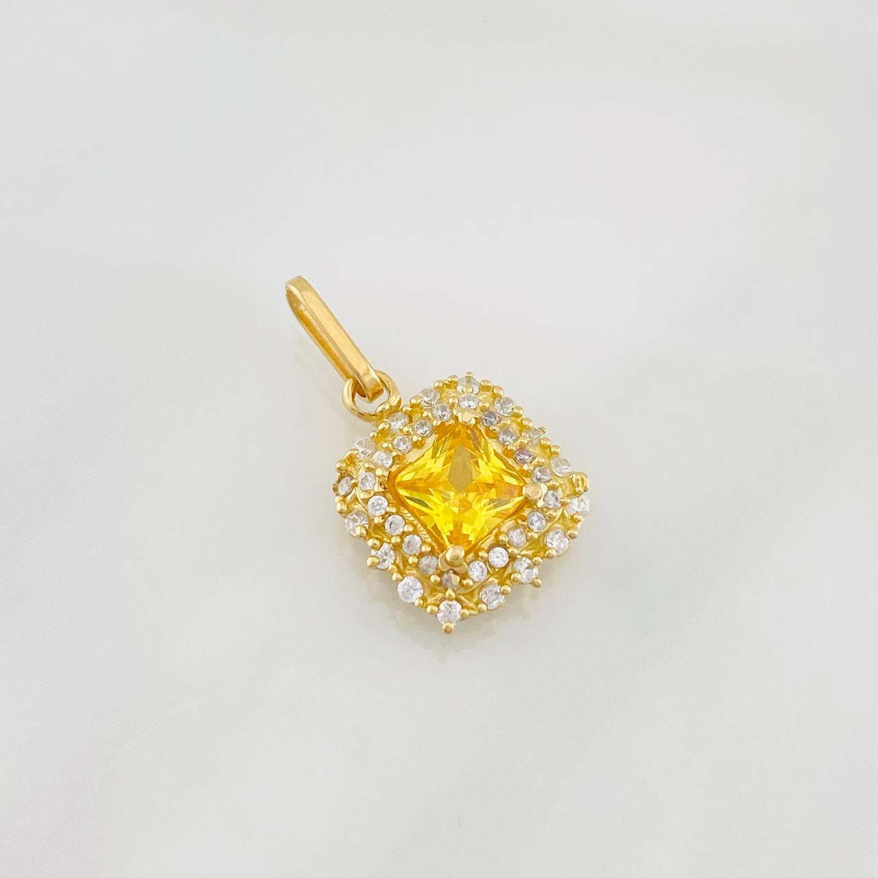 Dije Halo Cuadrado 2g / 3/4 in Oro Amarillo 18K