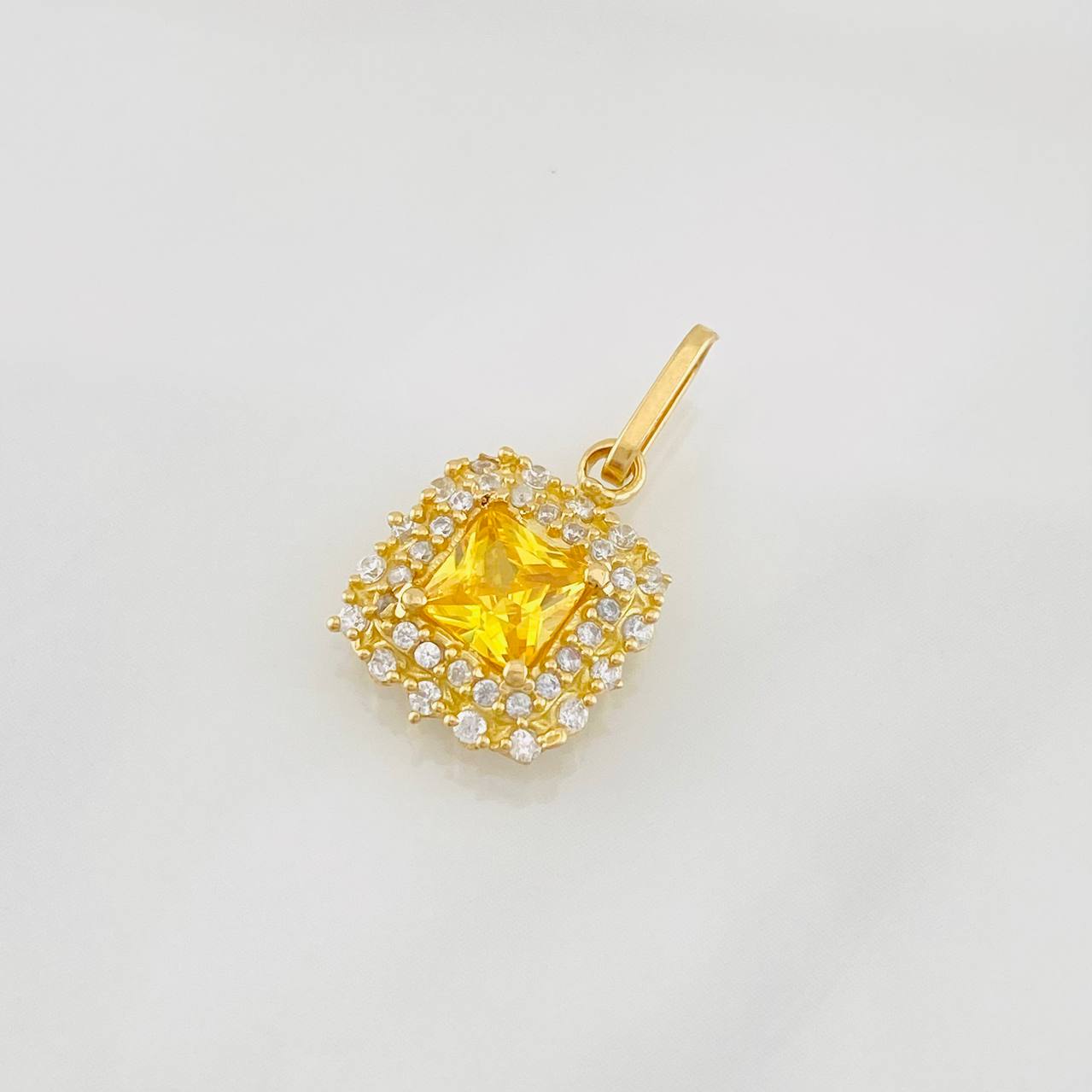 Dije Halo Cuadrado 2g / 3/4 in Oro Amarillo 18K