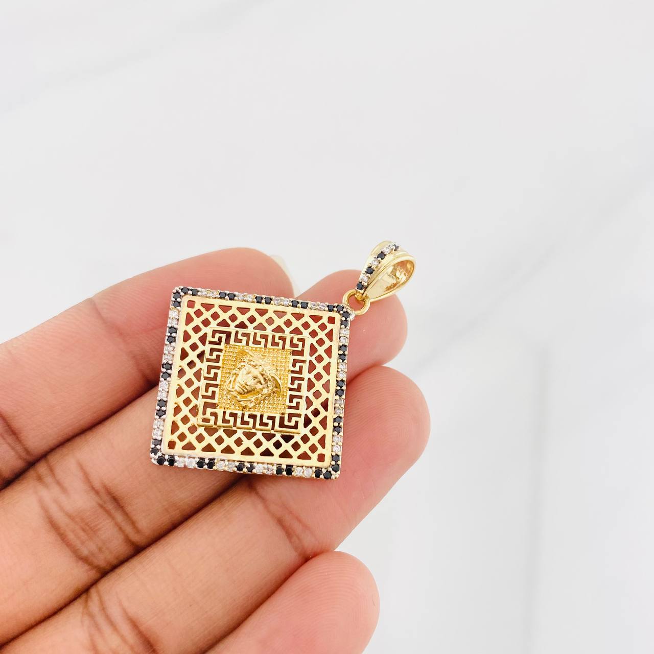 Dije Medalla Medusa 5.25g / 1 1/2 in Oro Amarillo 18K