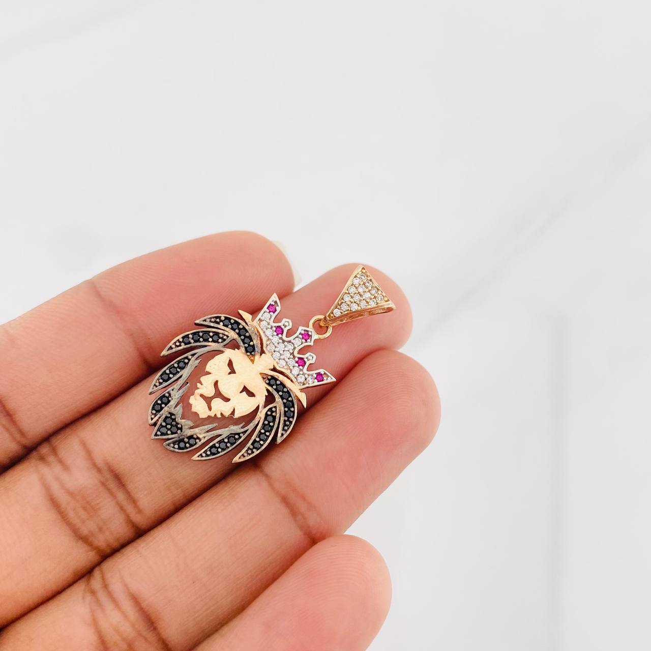 Dije Rey Leon 3.15g / 1 1/4 in Tres Oros 18K