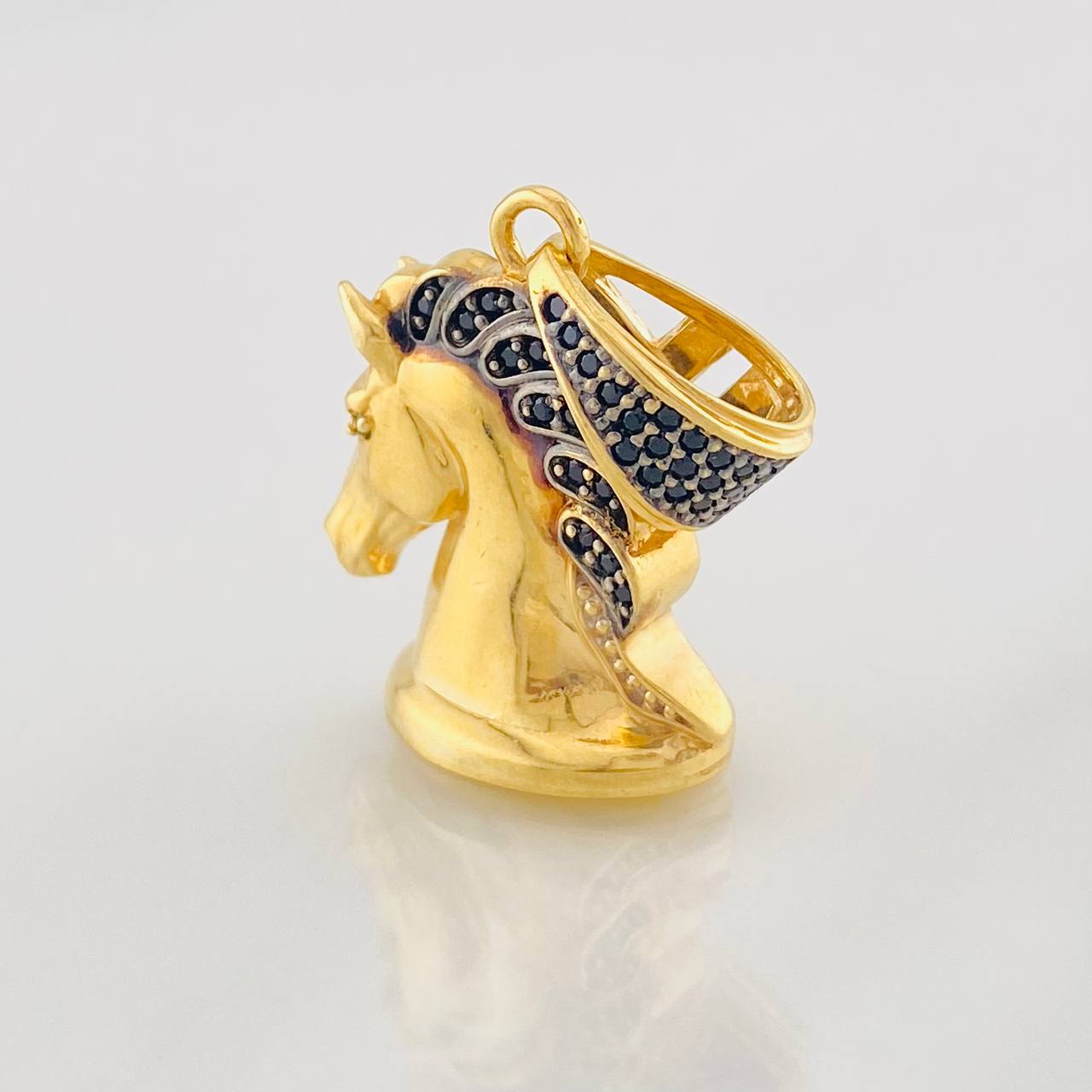 Dije Caballo 7.65g / 1 1/4 in Dos Oros Negro Amarillo 18K